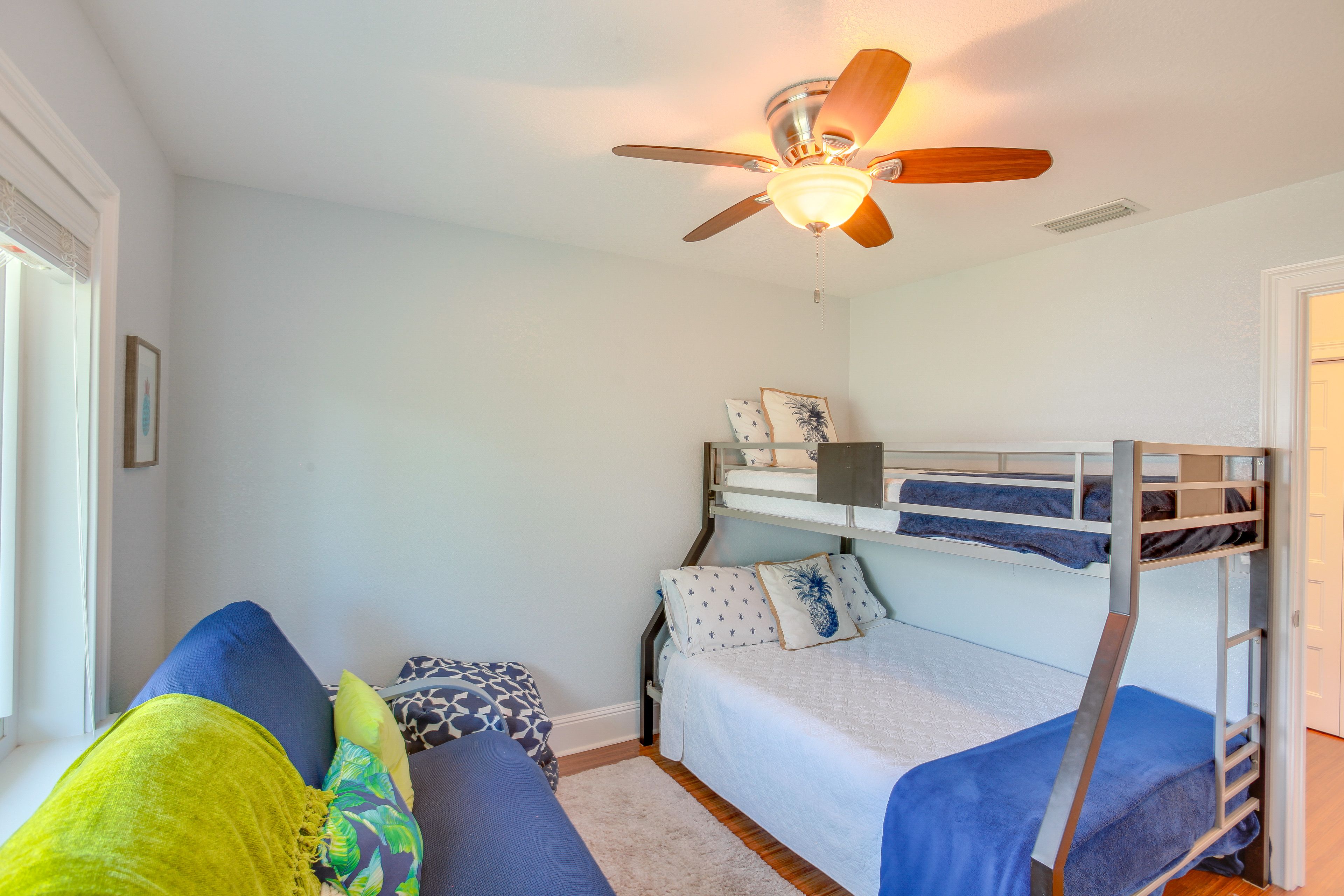 Bedroom 3 | Twin/Full Bunk Bed | Full Futon
