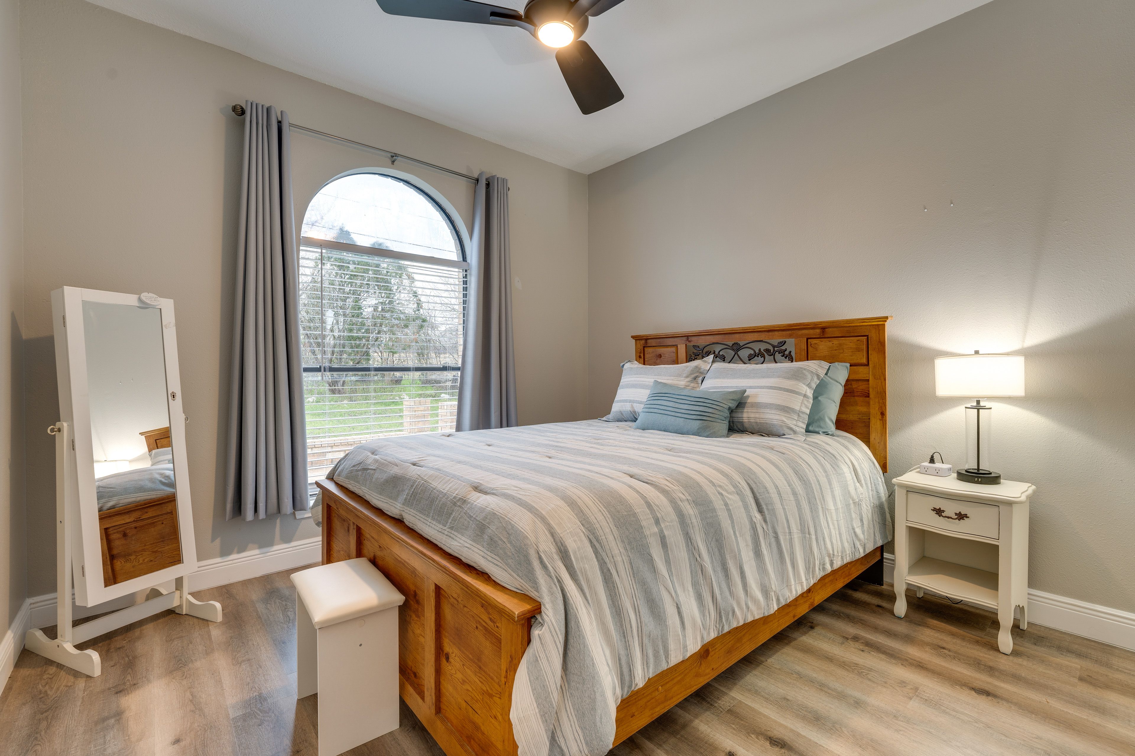Bedroom 4 | Queen Bed | 1st Floor