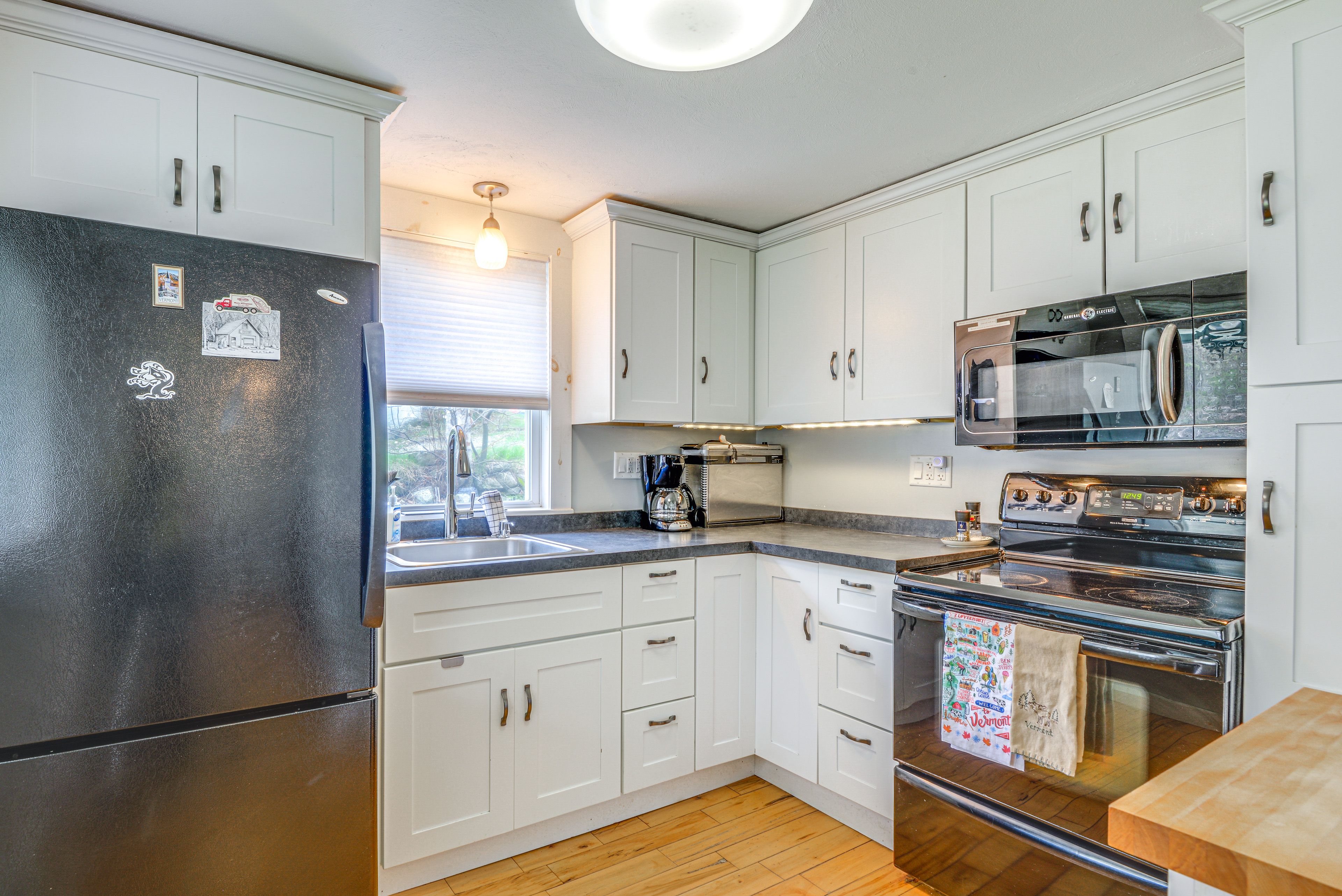 Kitchen | Air Fryer/Toaster Oven Combo | 1st Floor