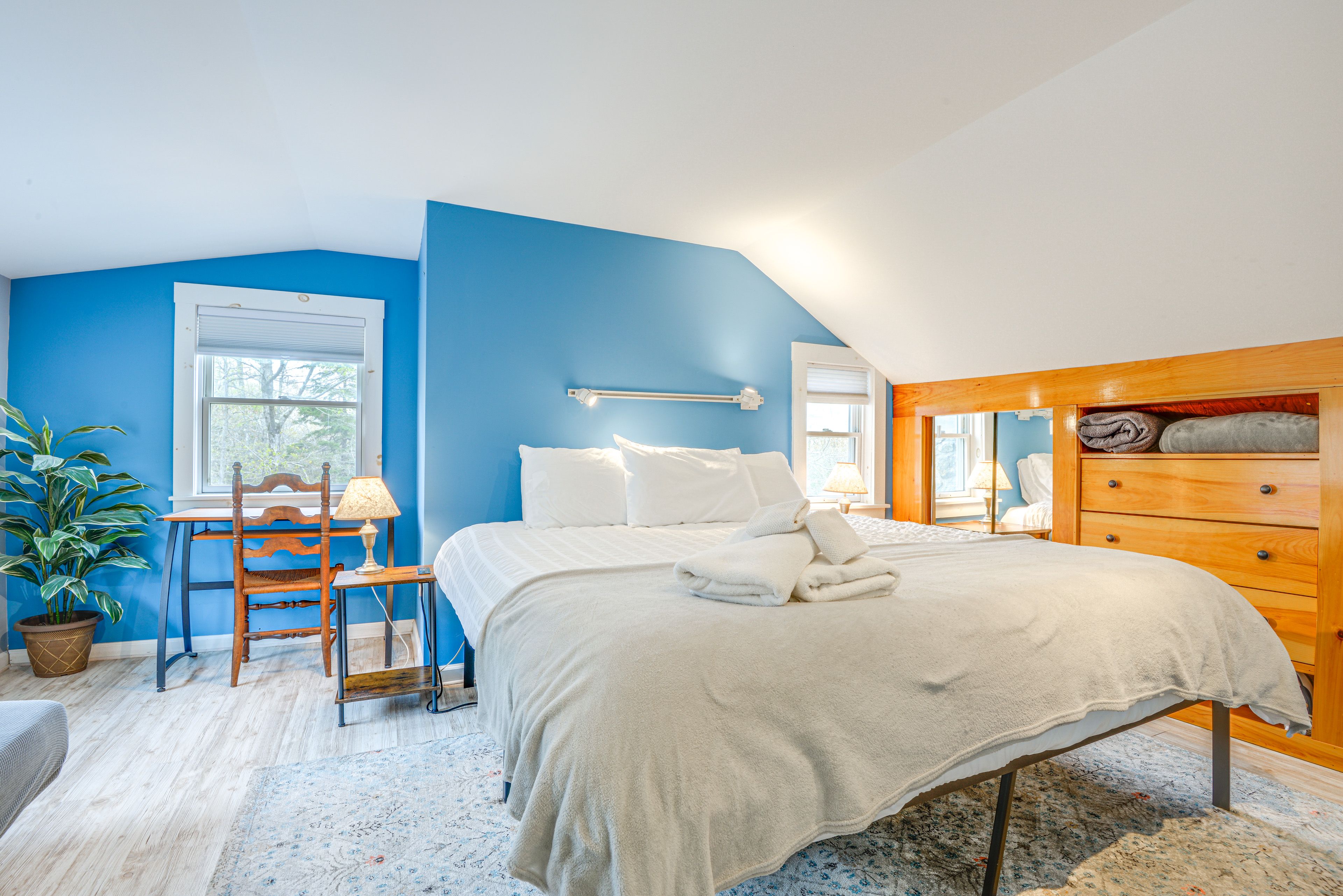 Bedroom 2 | King Bed | Twin Futon | 2nd Floor