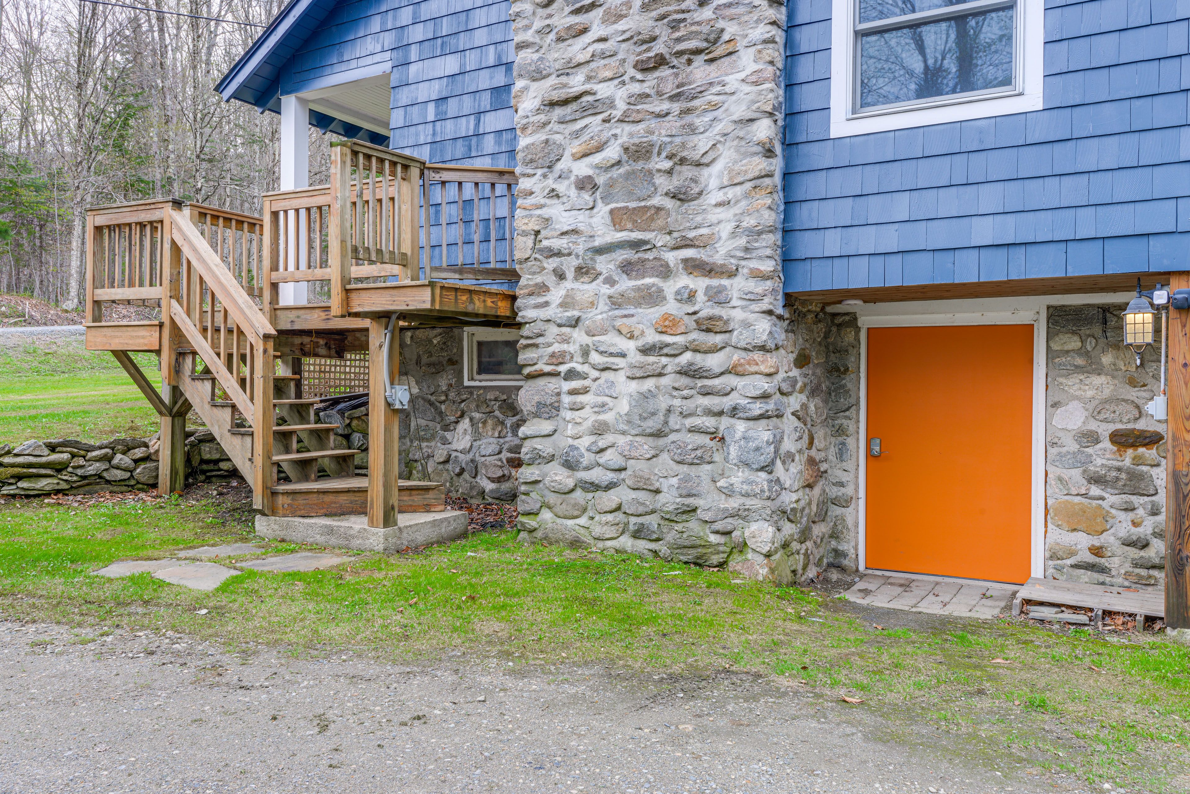 Exterior | Lower-Level Entry | Steps to Front Door