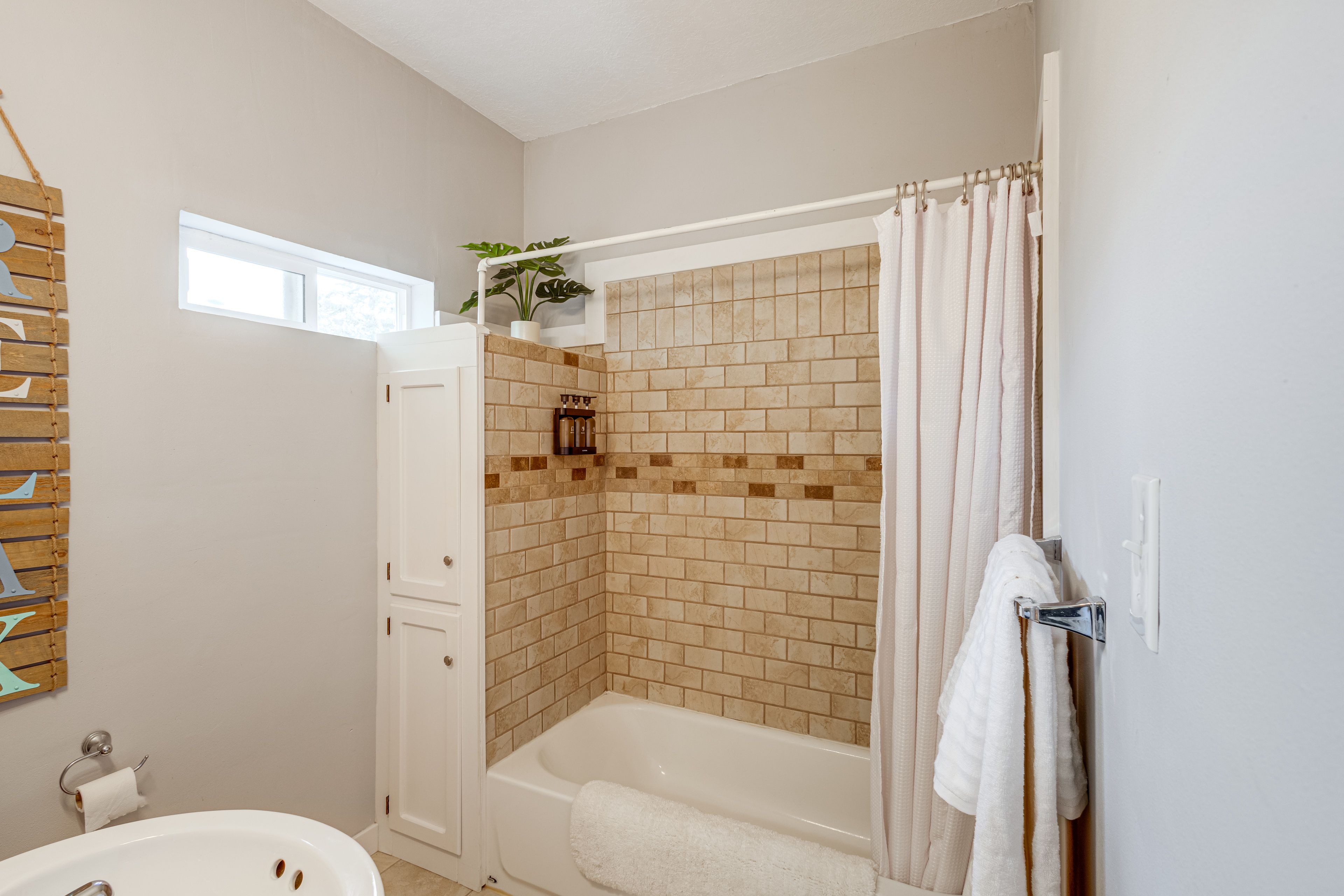 En-Suite Bathroom | Towels Provided