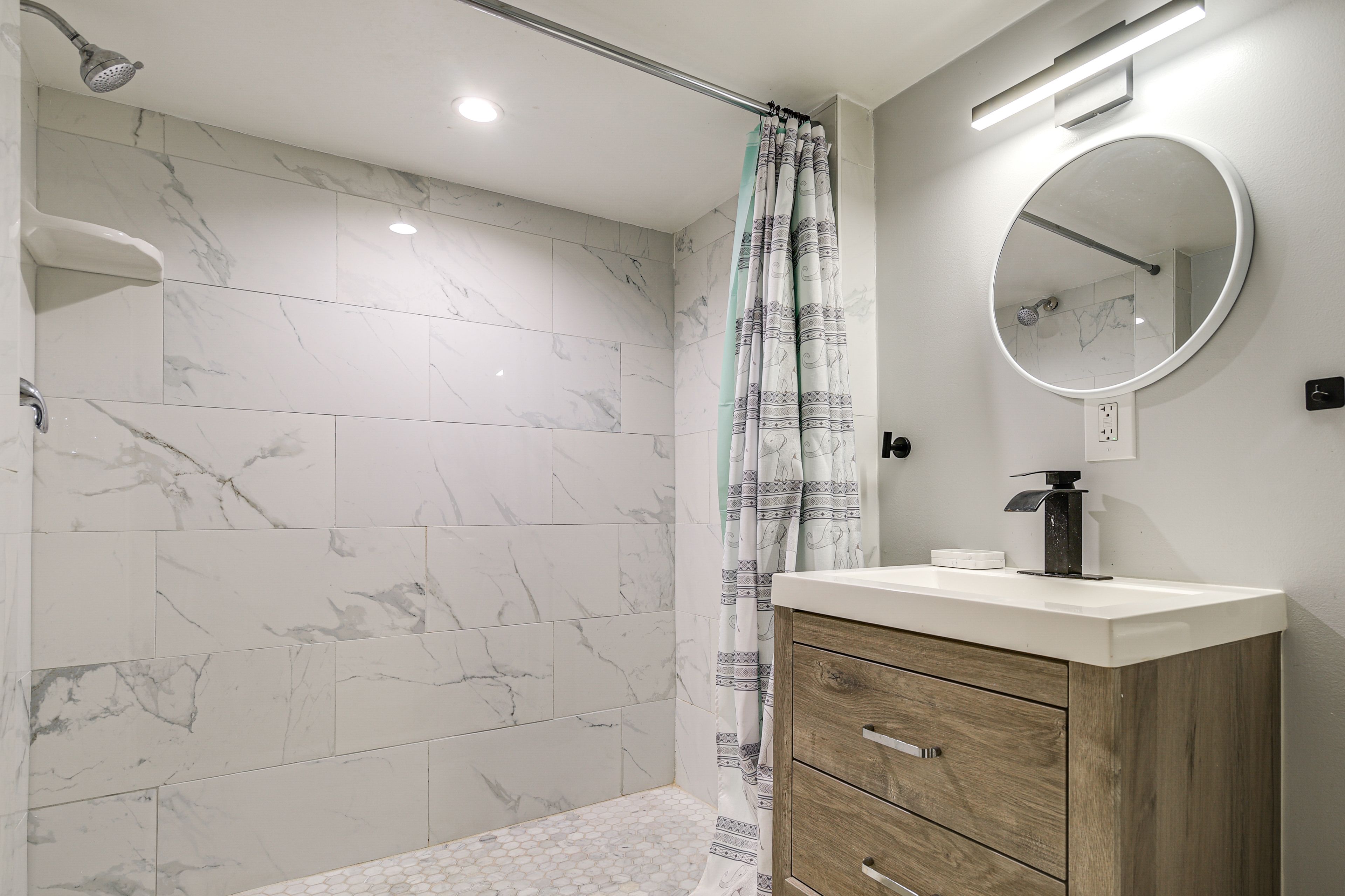 Full Bathroom | Lower Level