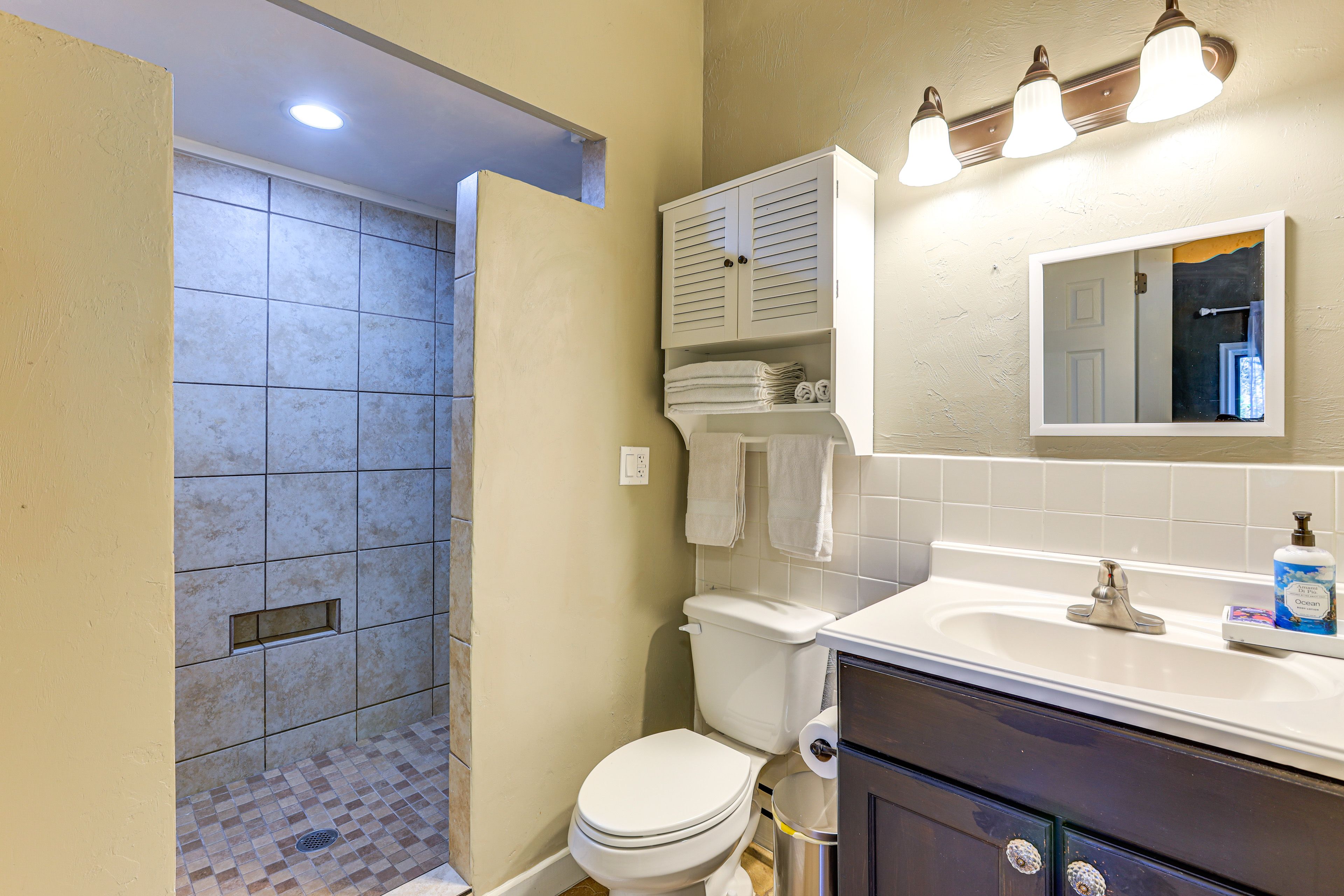 Bathroom | Towels Provided