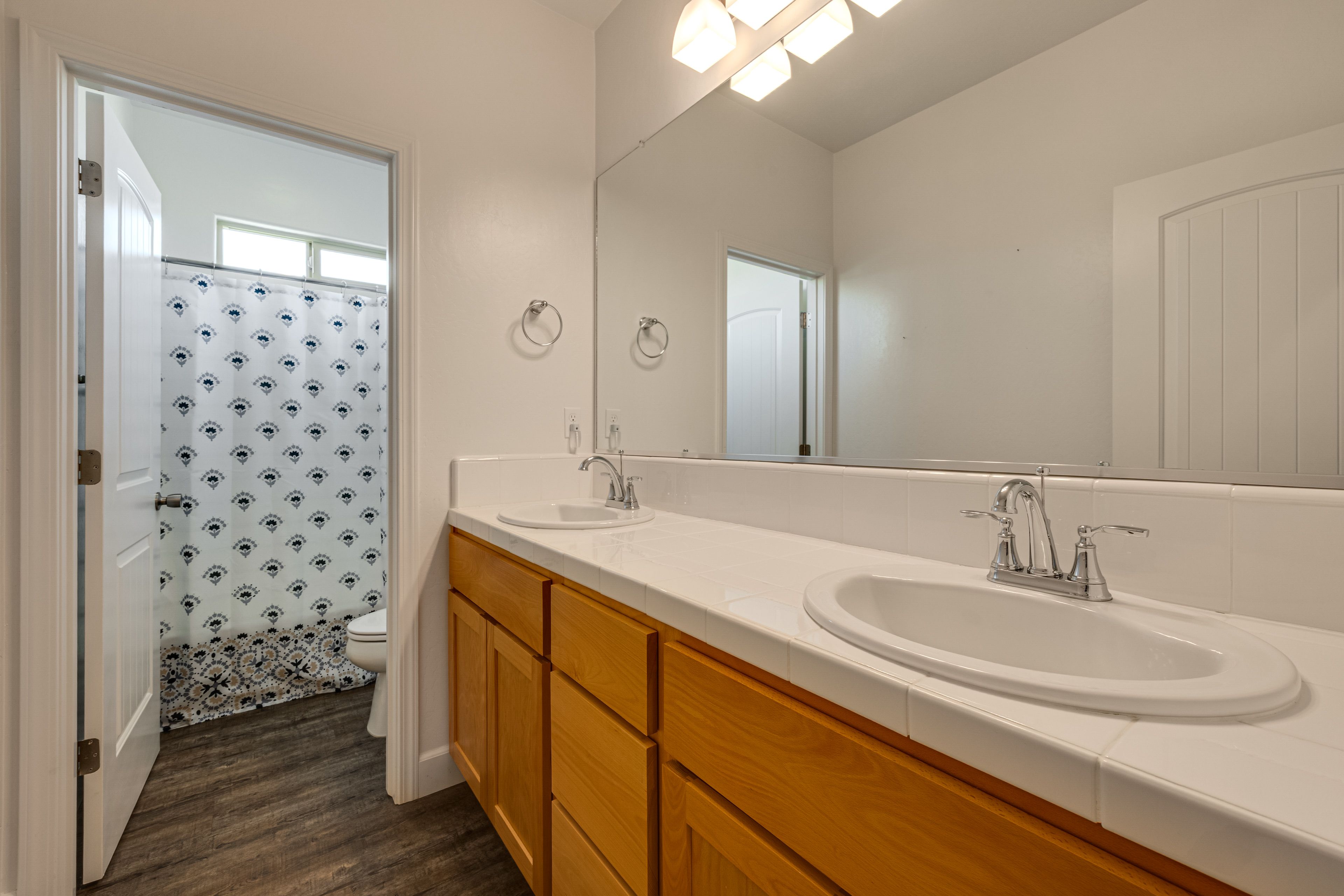 Full Bath | Towels | Hair Dryer | 1st Floor