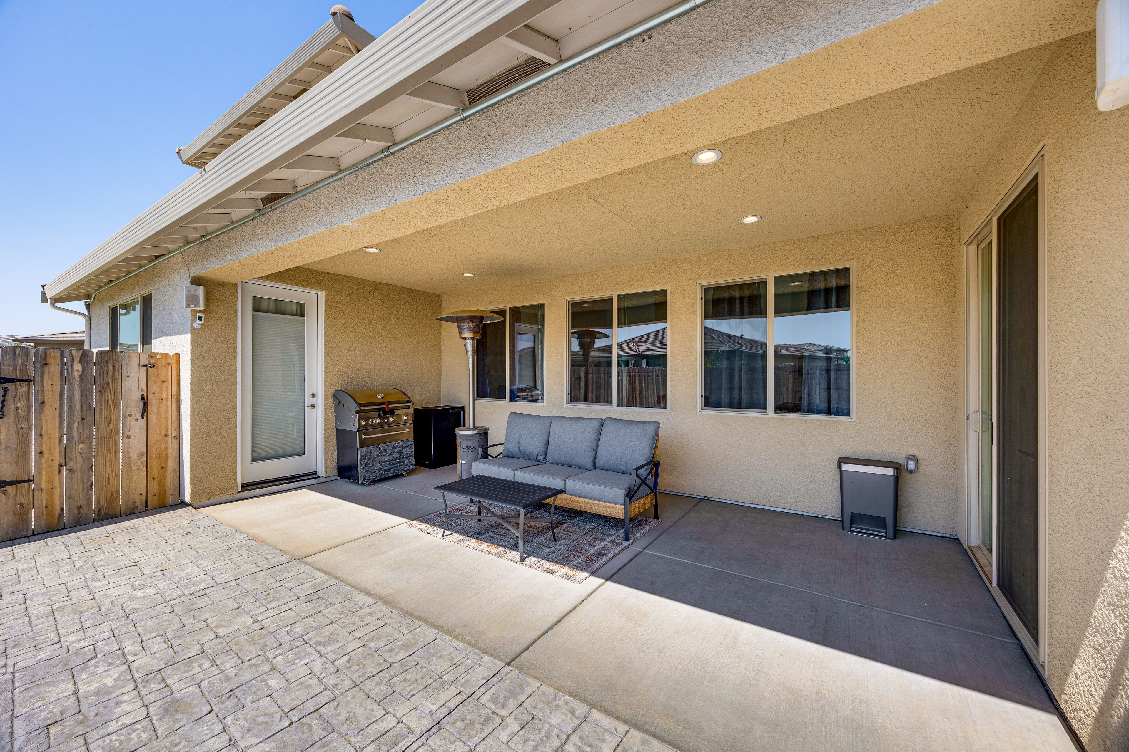 Private Patio | Gas Grill | Fire Pit
