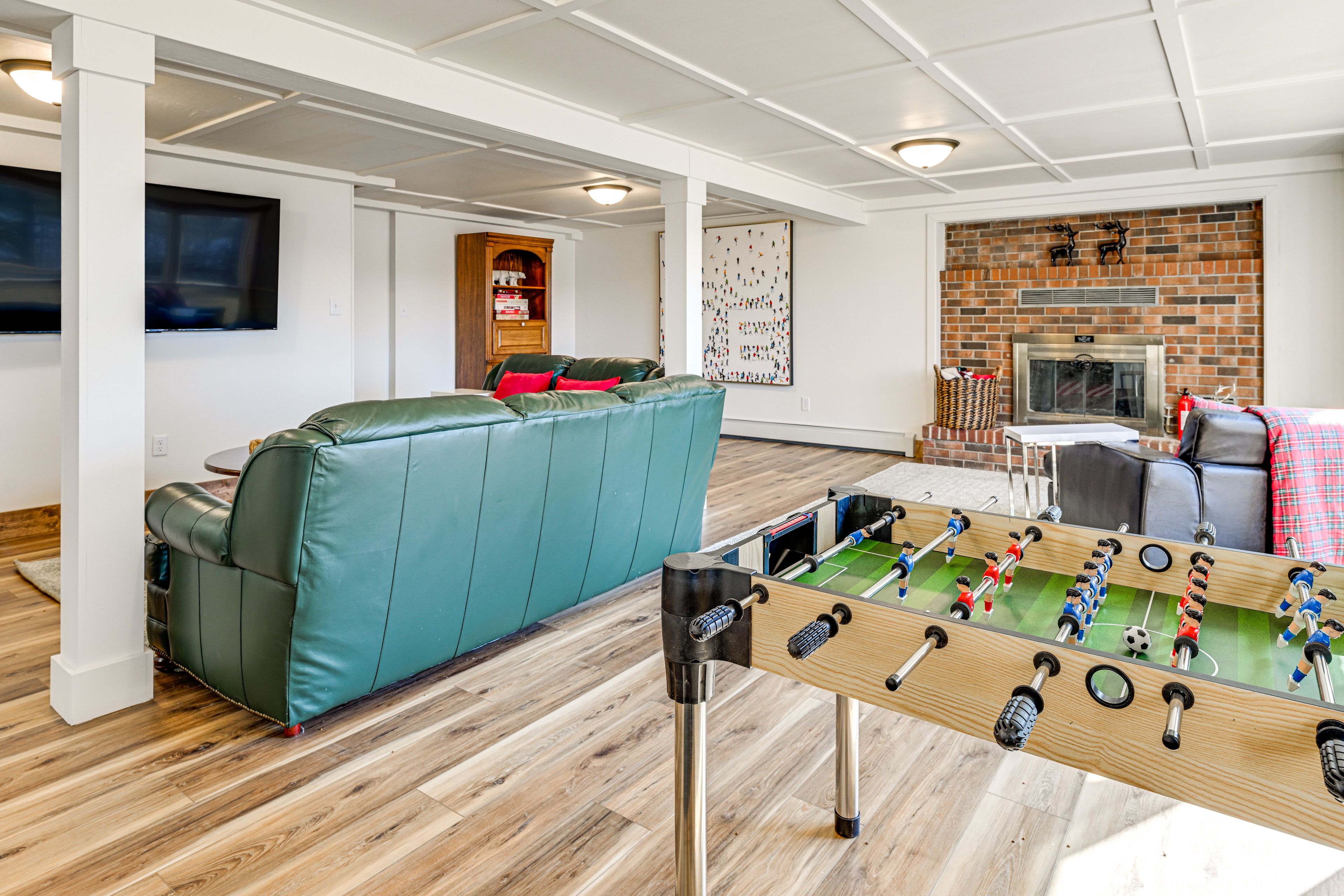 Downstairs Living Room | 2-Story Cabin | Foosball Table | Smart TV | Fireplace