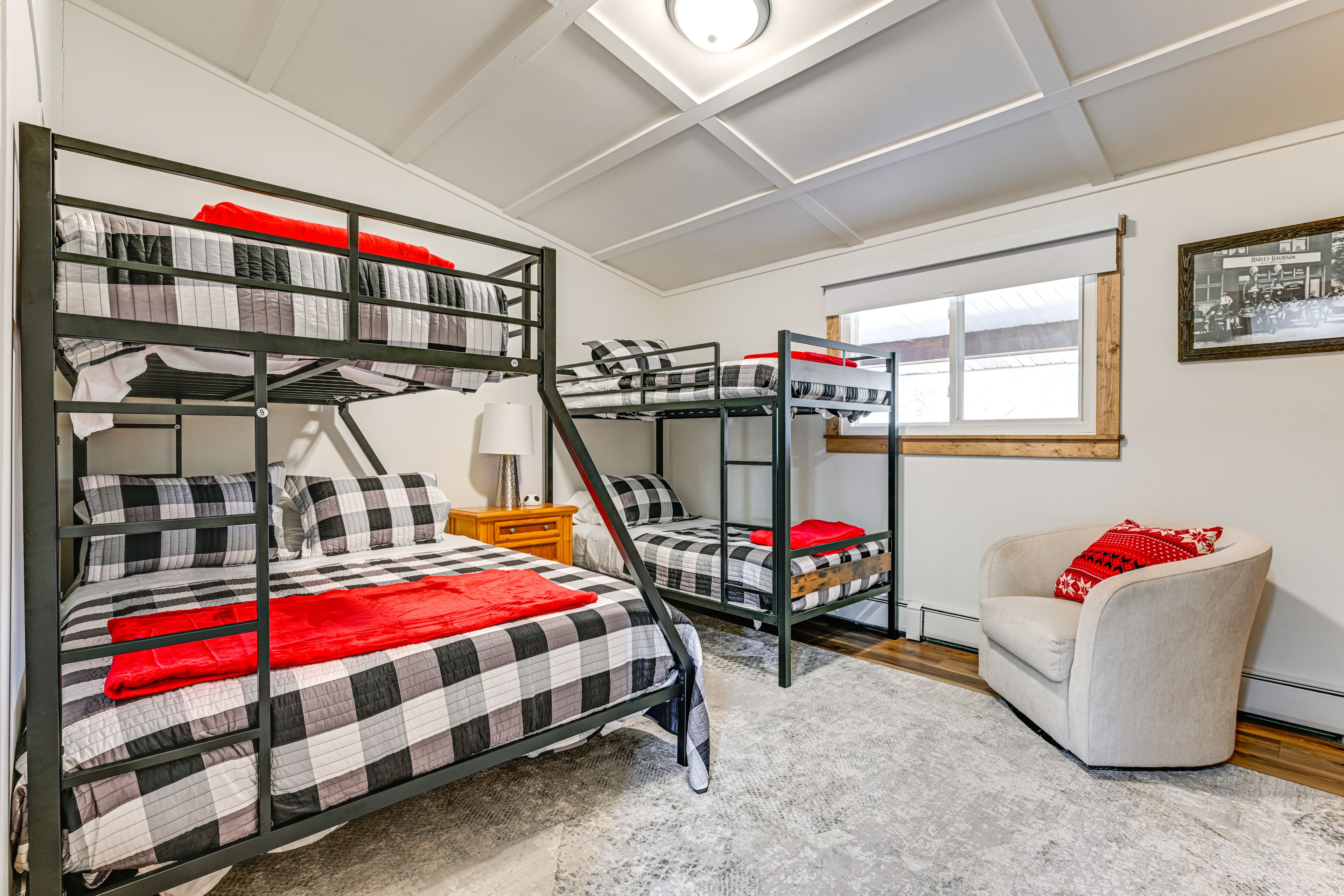 Bedroom 2 | Main Level | Twin/Queen Bunk Bed | Twin Bunk Bed