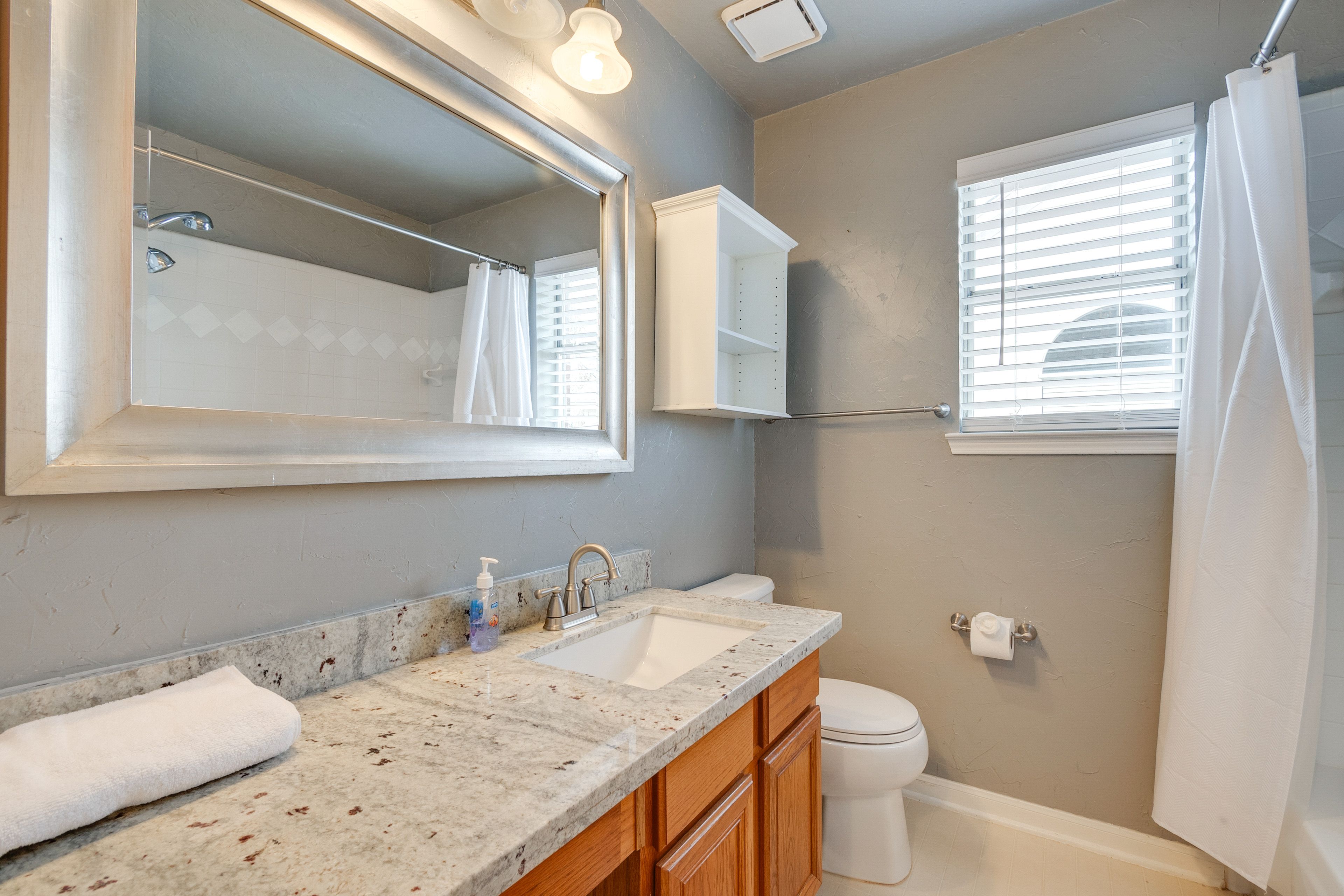 Full Bathroom | 2nd Floor