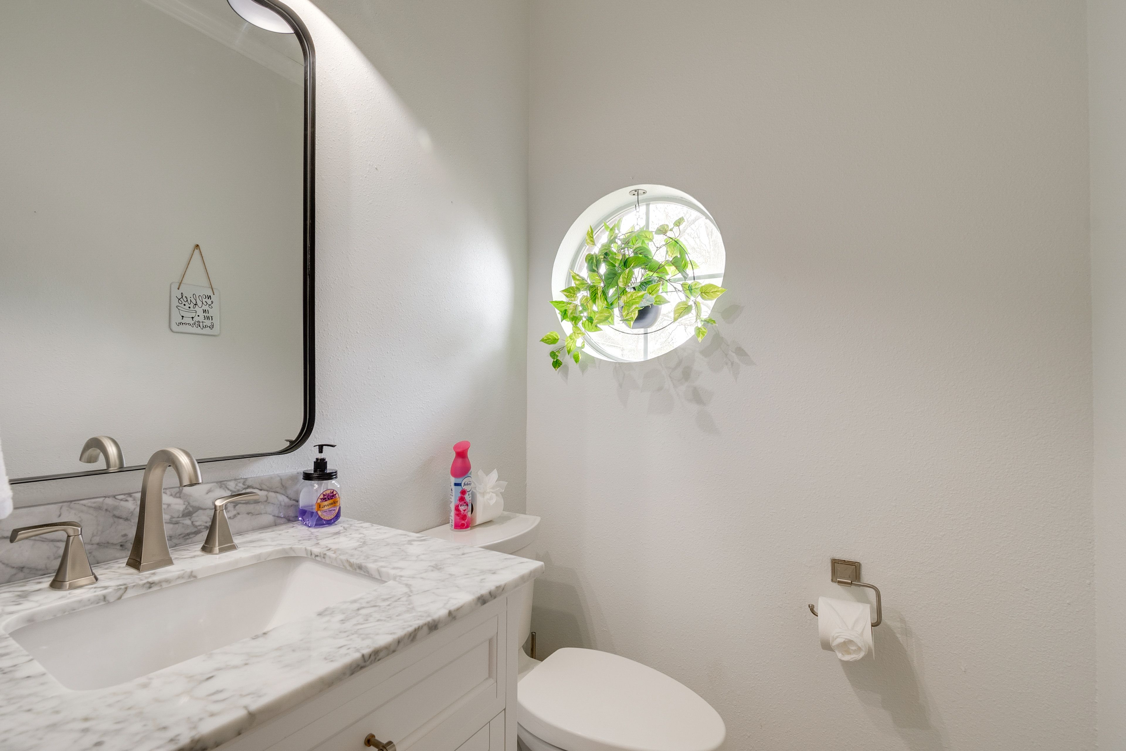 Half Bathroom | 1st Floor
