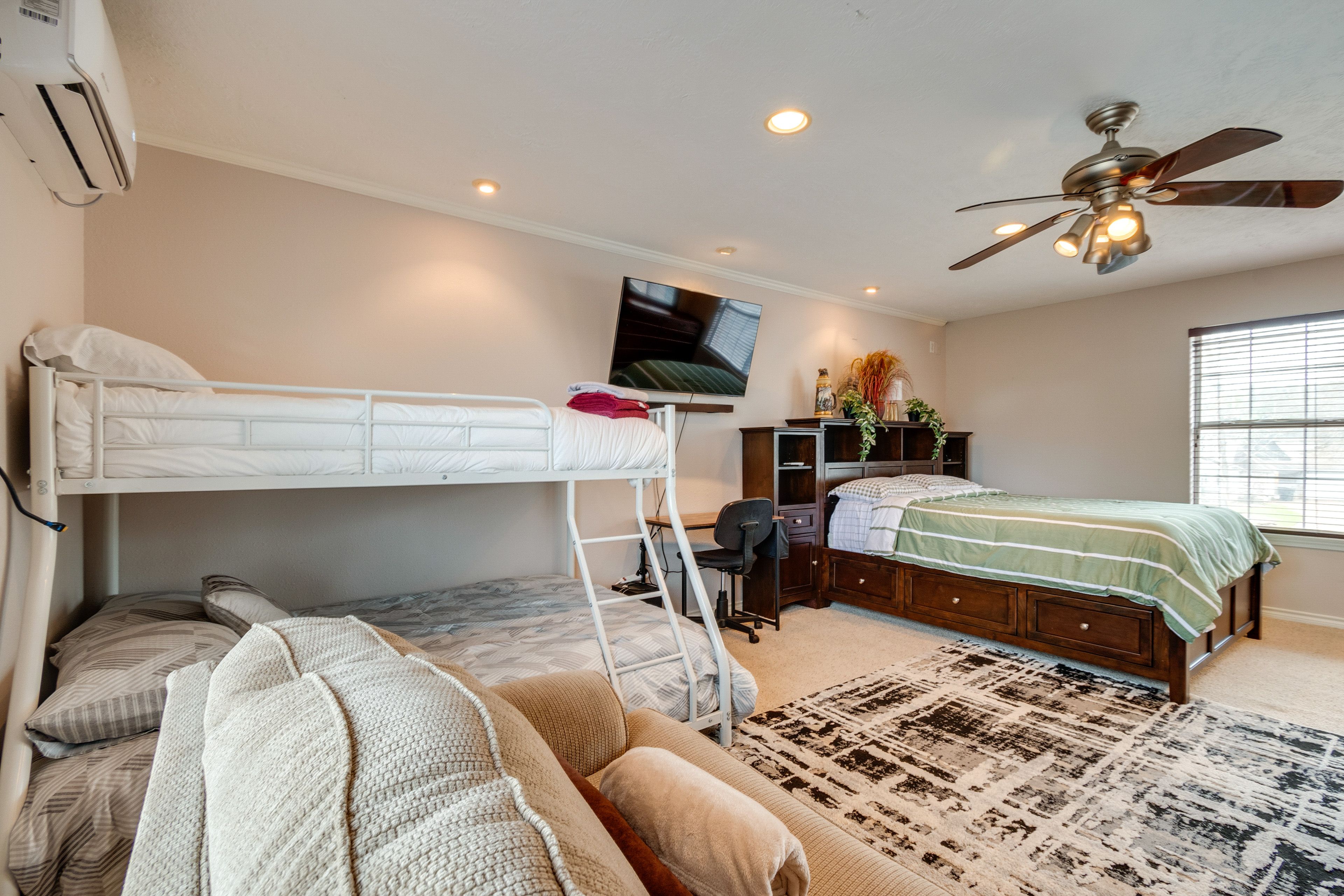 Studio | Queen Bed | Twin/Queen Bunk Bed