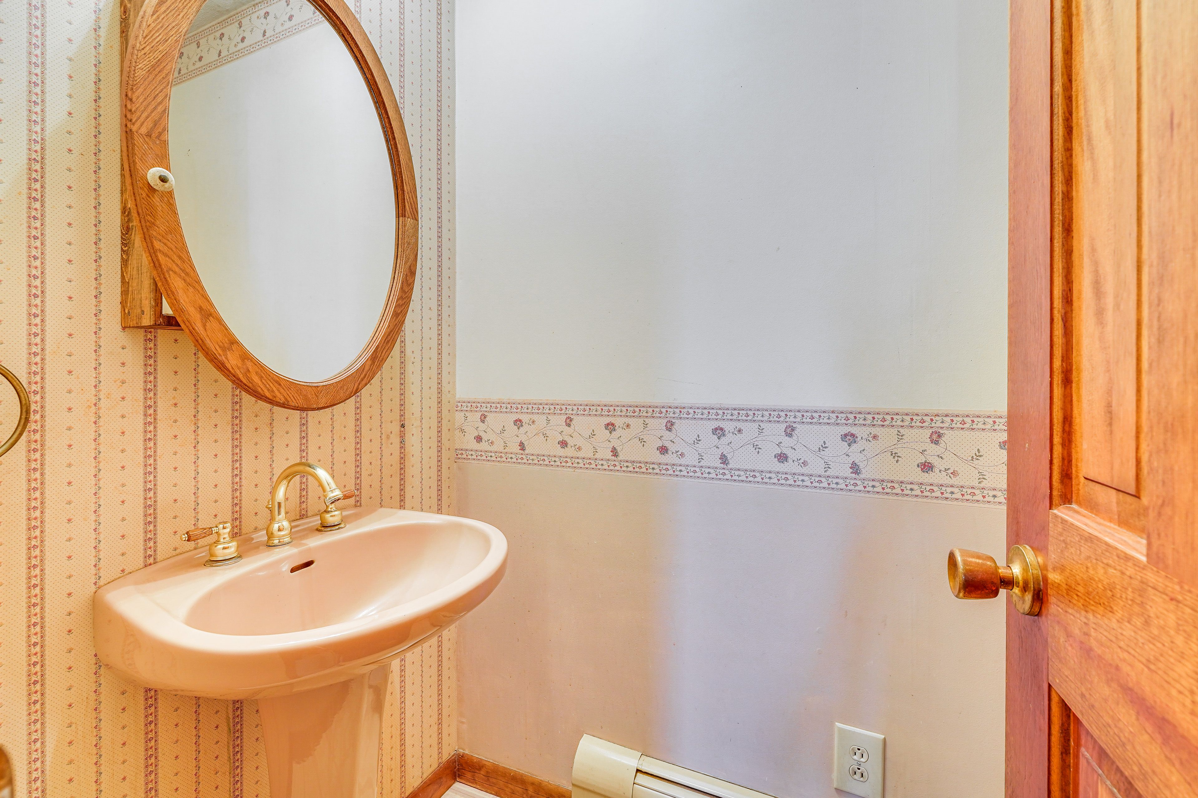 Half Bathroom | Main Level