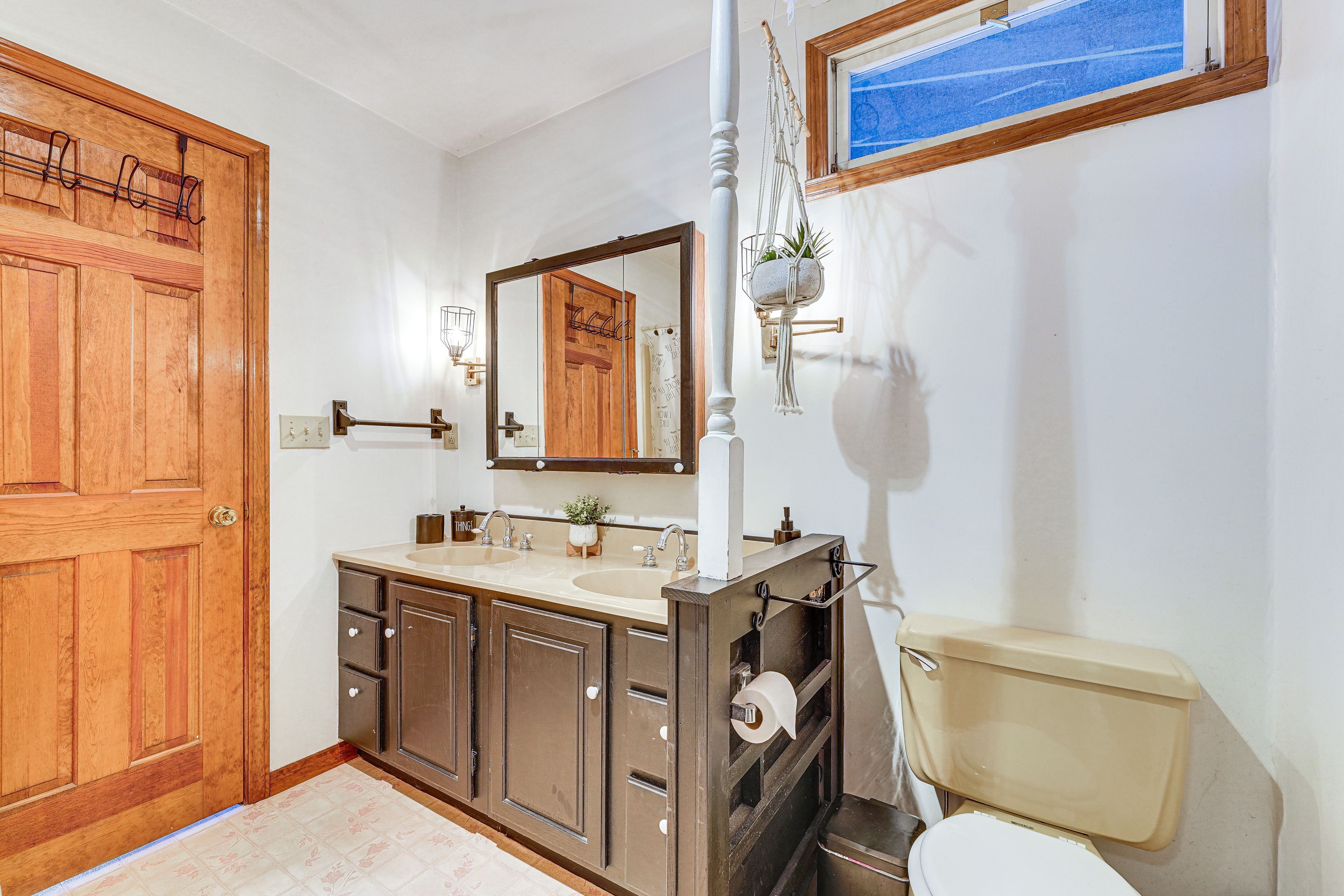 Full Bathroom | Main Level