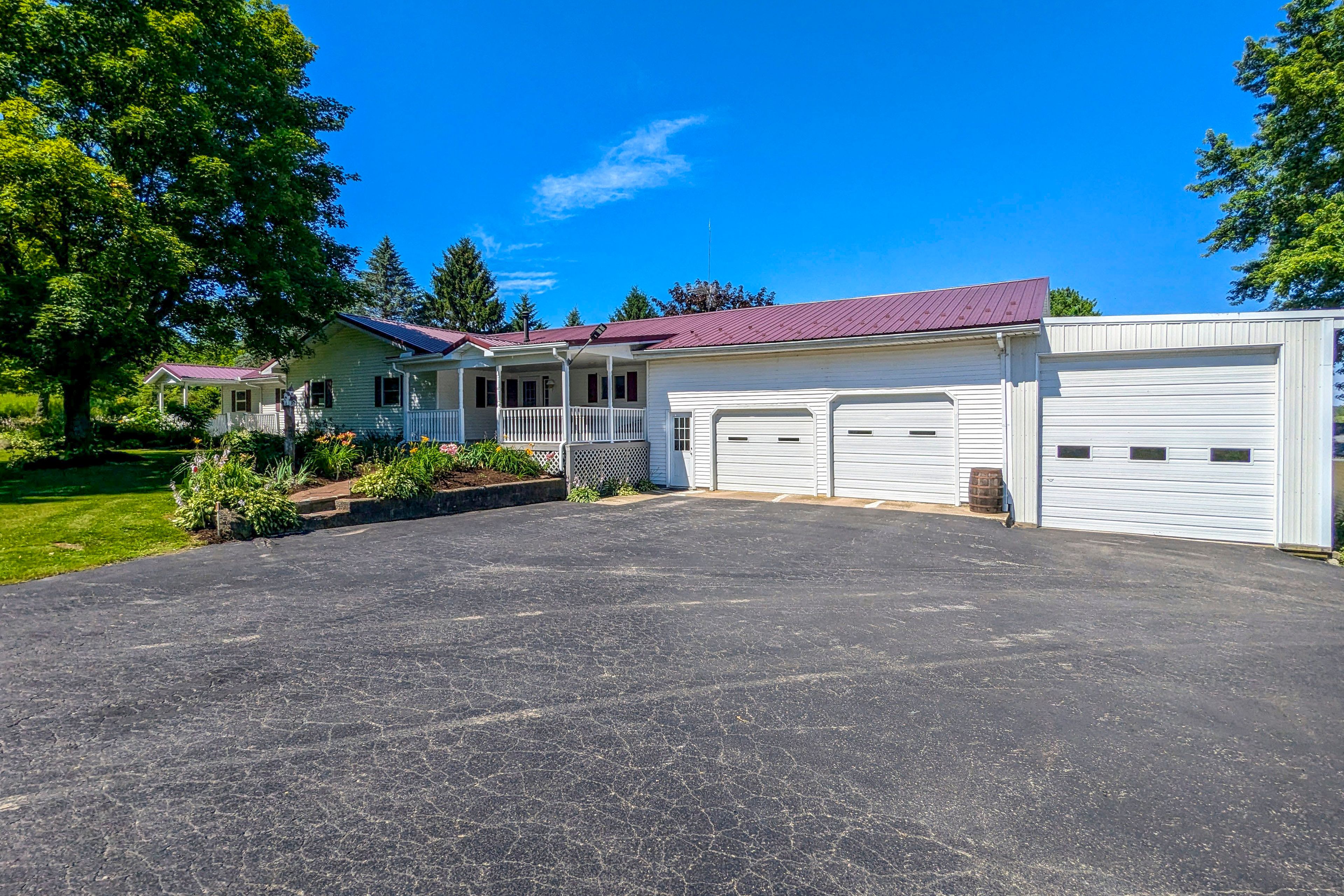 Parking | Driveway (7 Vehicles) | RV Parking Allowed On-Site