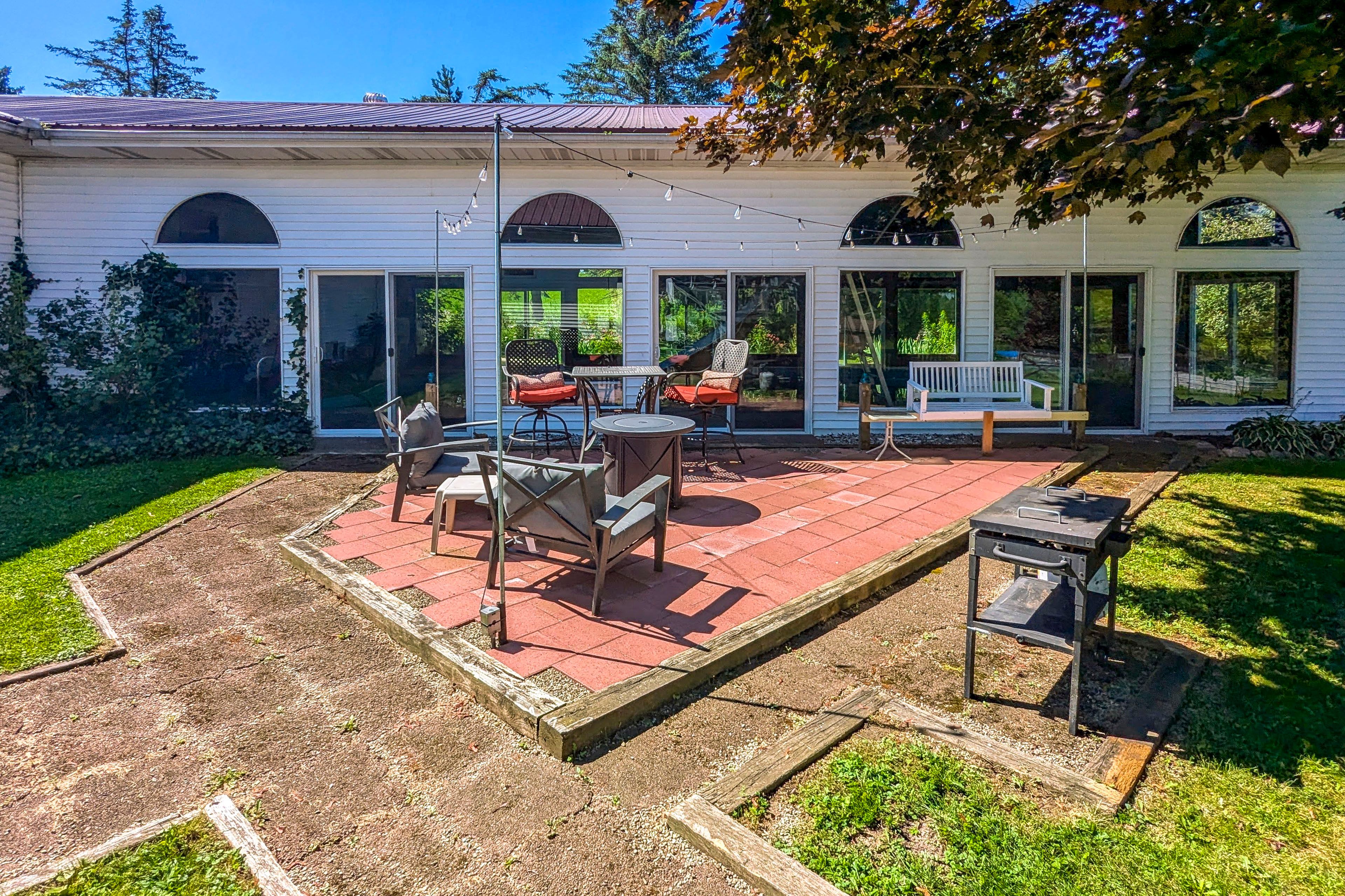 Furnished Patio | Gas Fire Pit