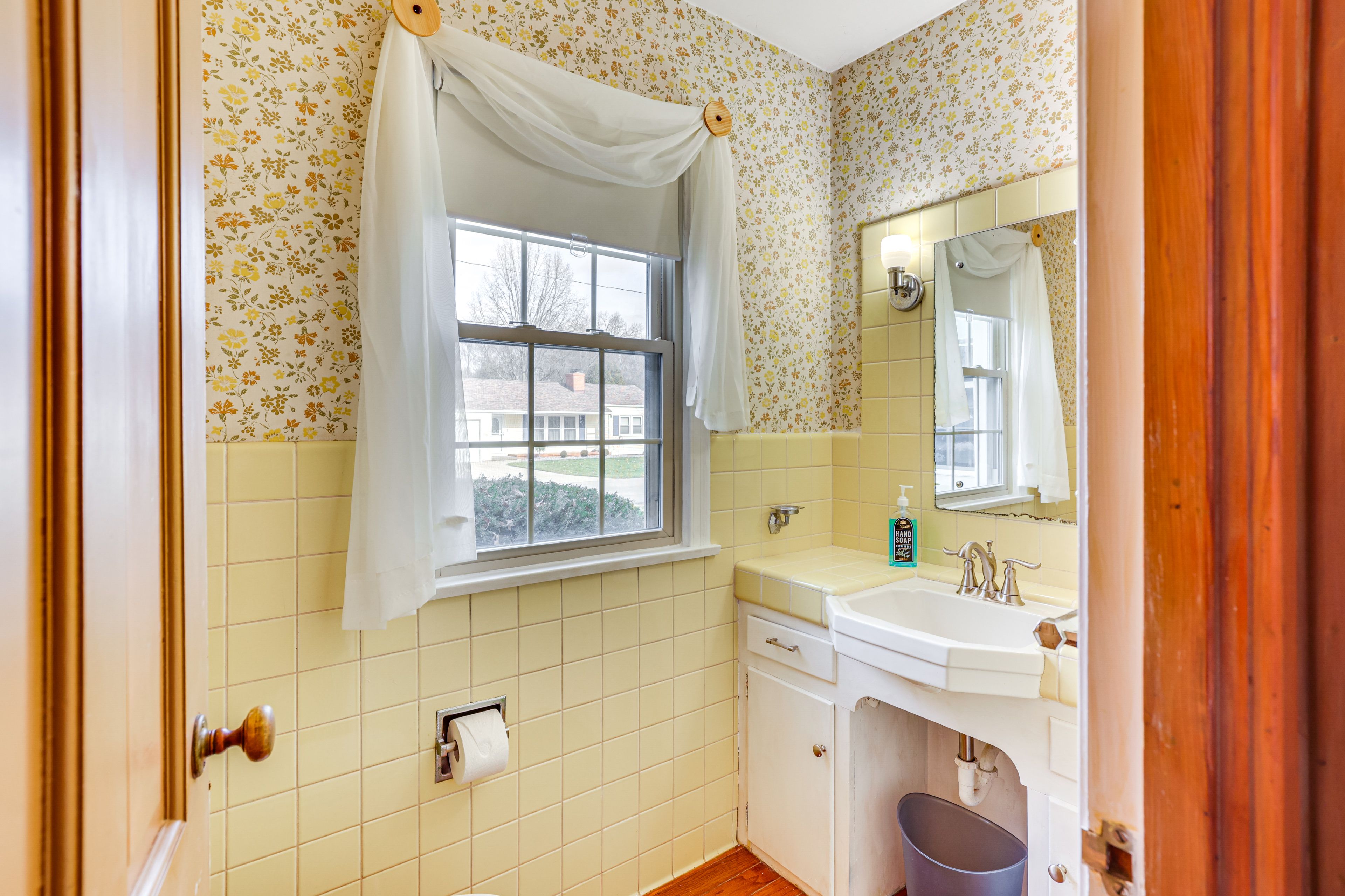 Half Bathroom | Towels Provided | Complimentary Toiletries