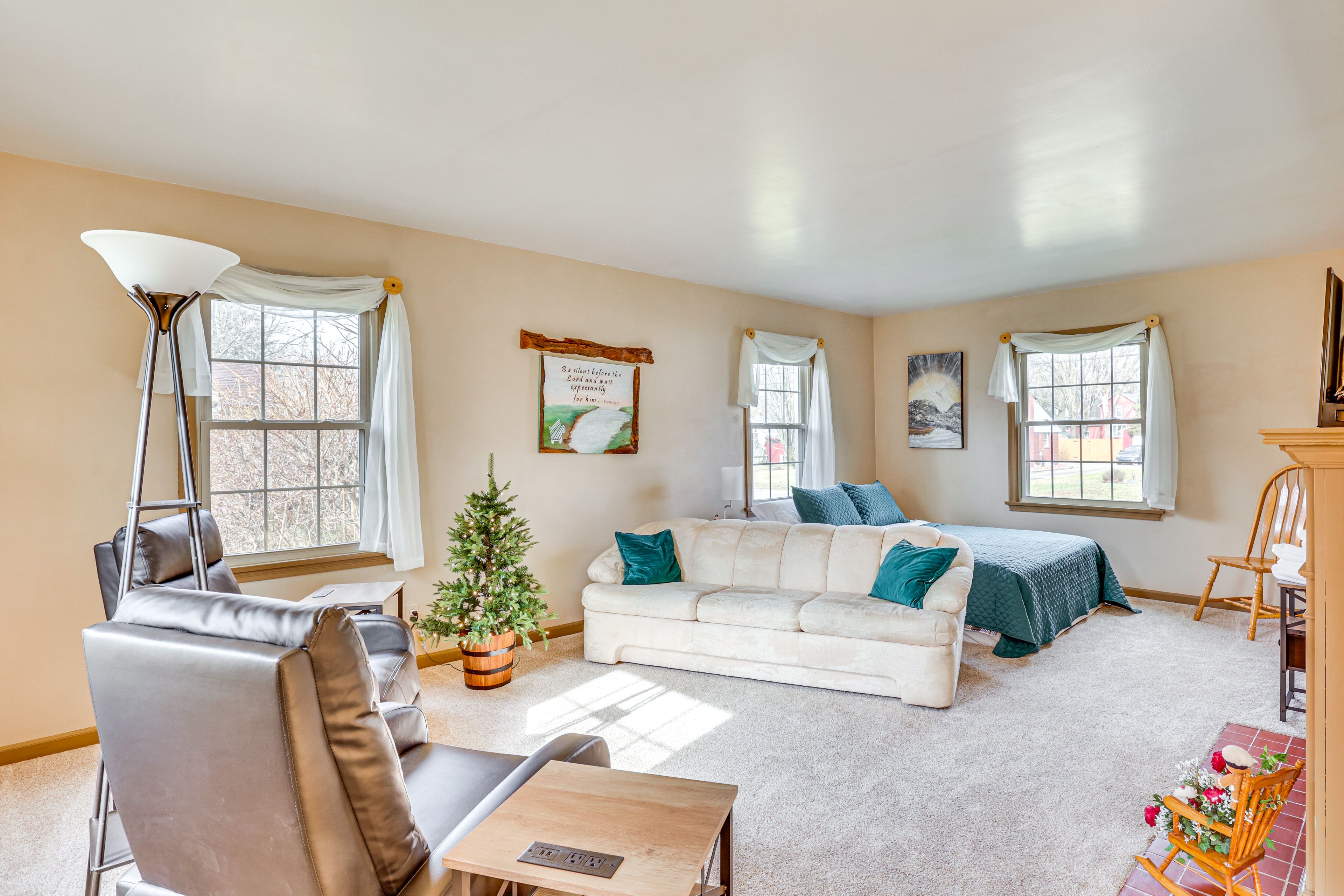 Salem Vacation Rental | 1BR | 1BA | 3 Steps to Enter | 1,200 Sq Ft