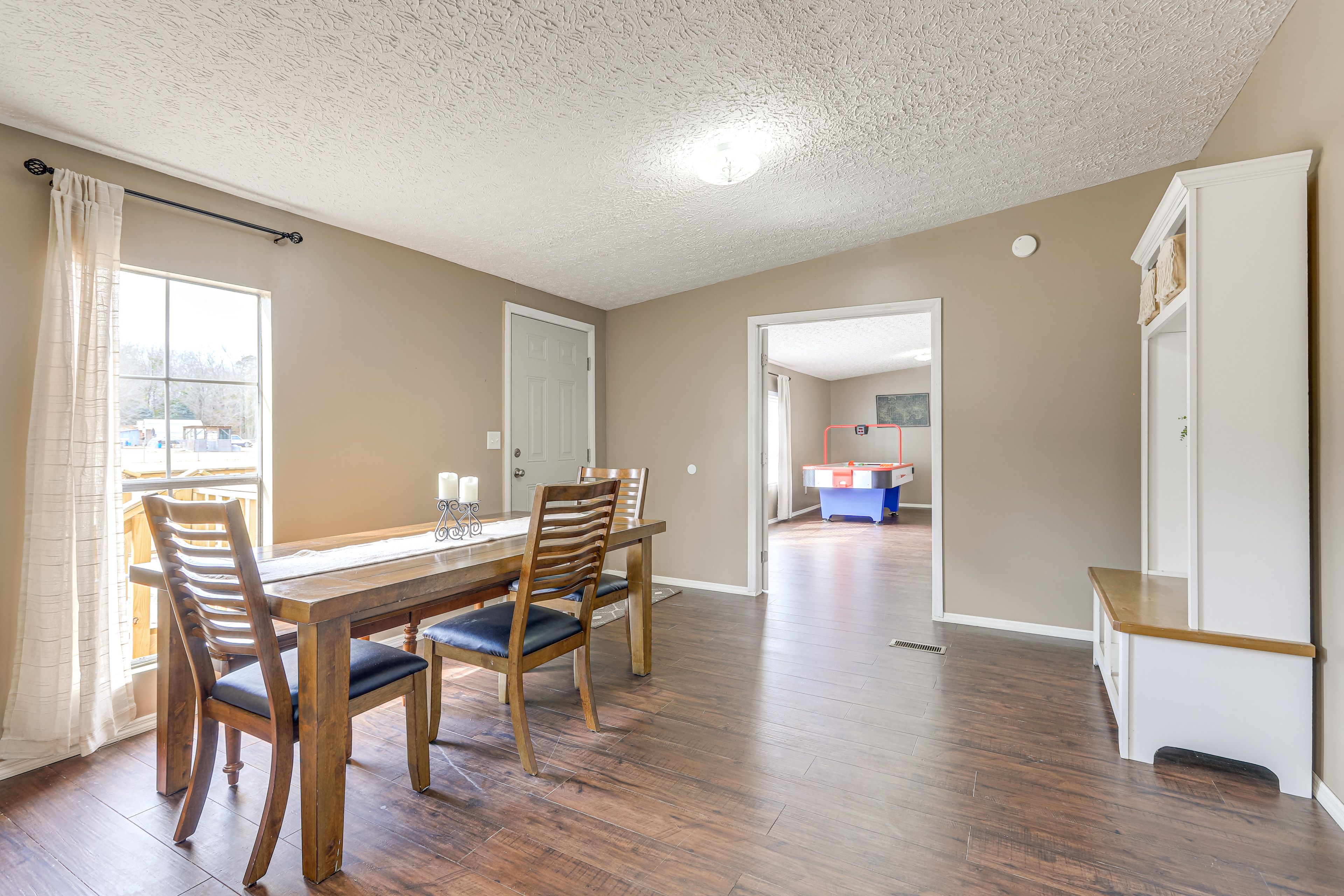 Dining Area | Dishware & Flatware | Central A/C & Heat