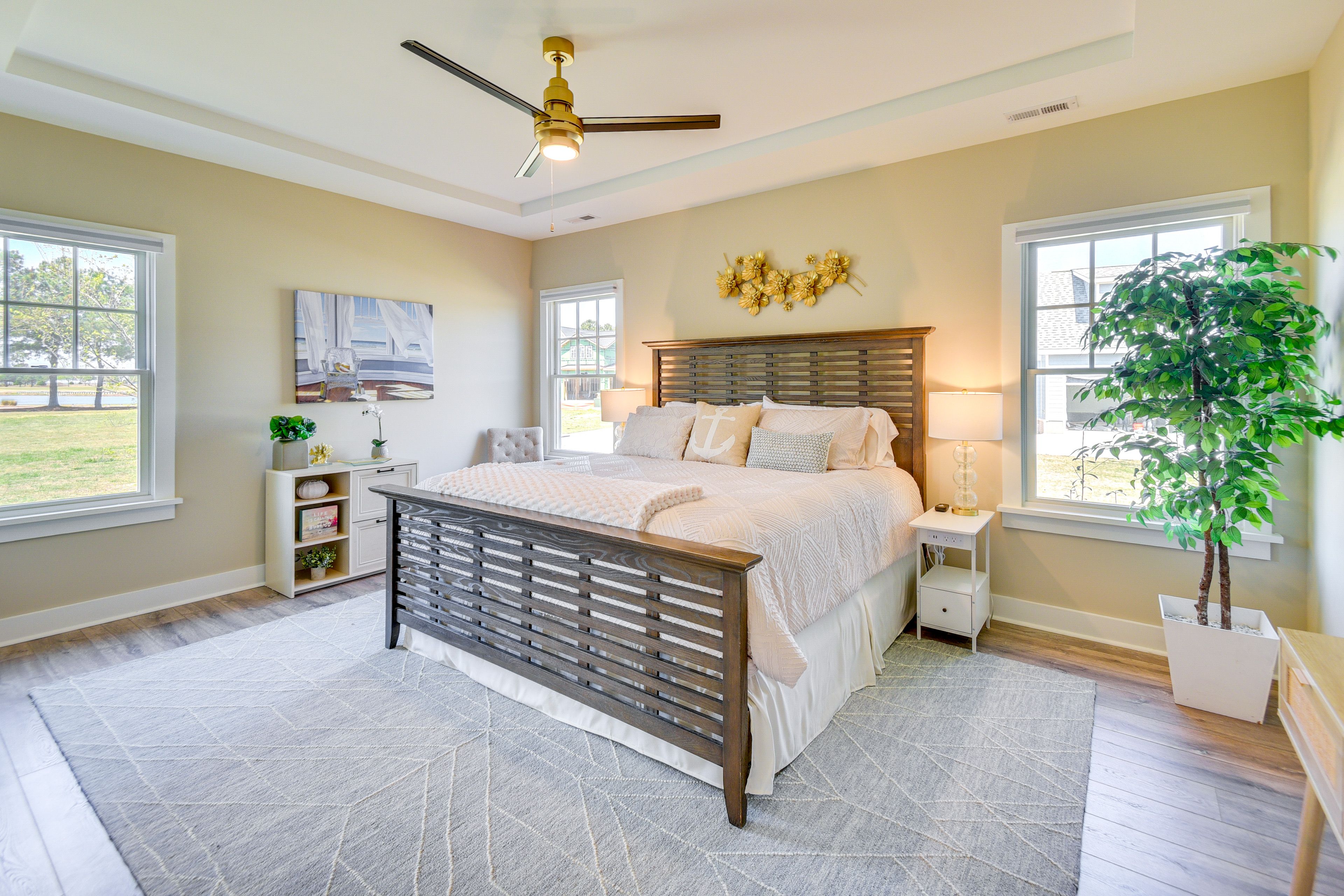 Bedroom 1 | King Bed | Smart TV | 1st Floor