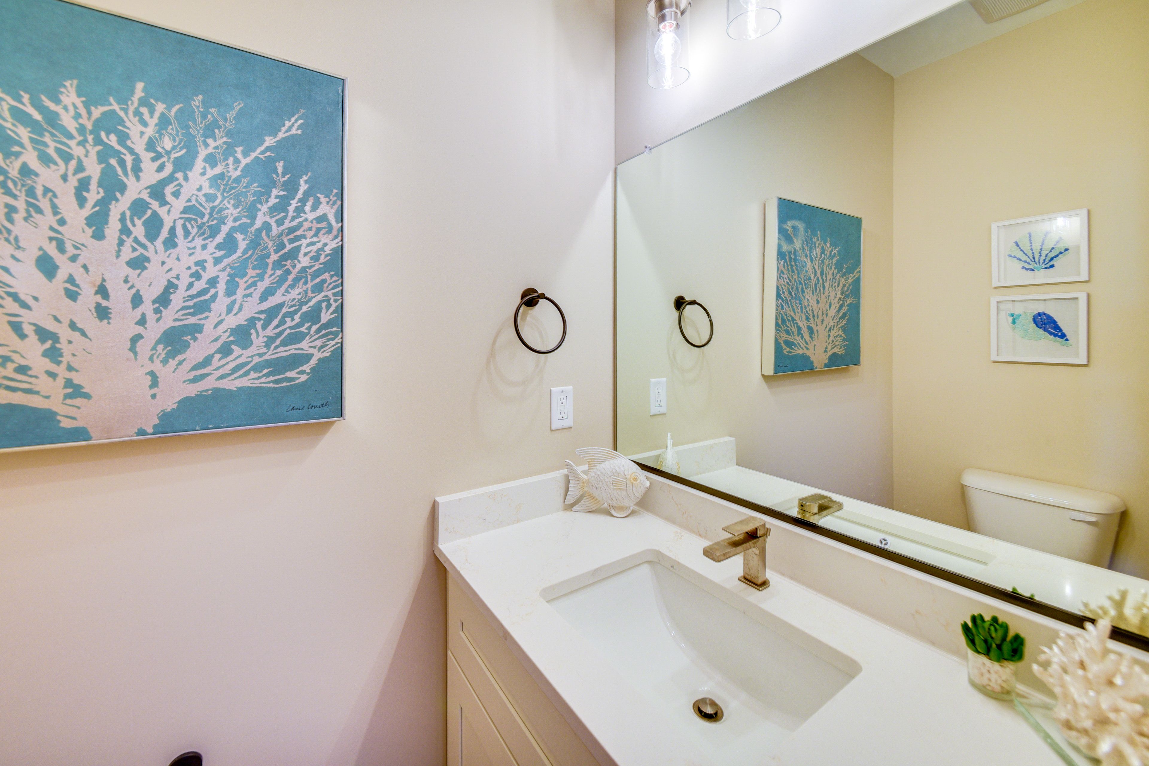 Half Bathroom | 1st Floor