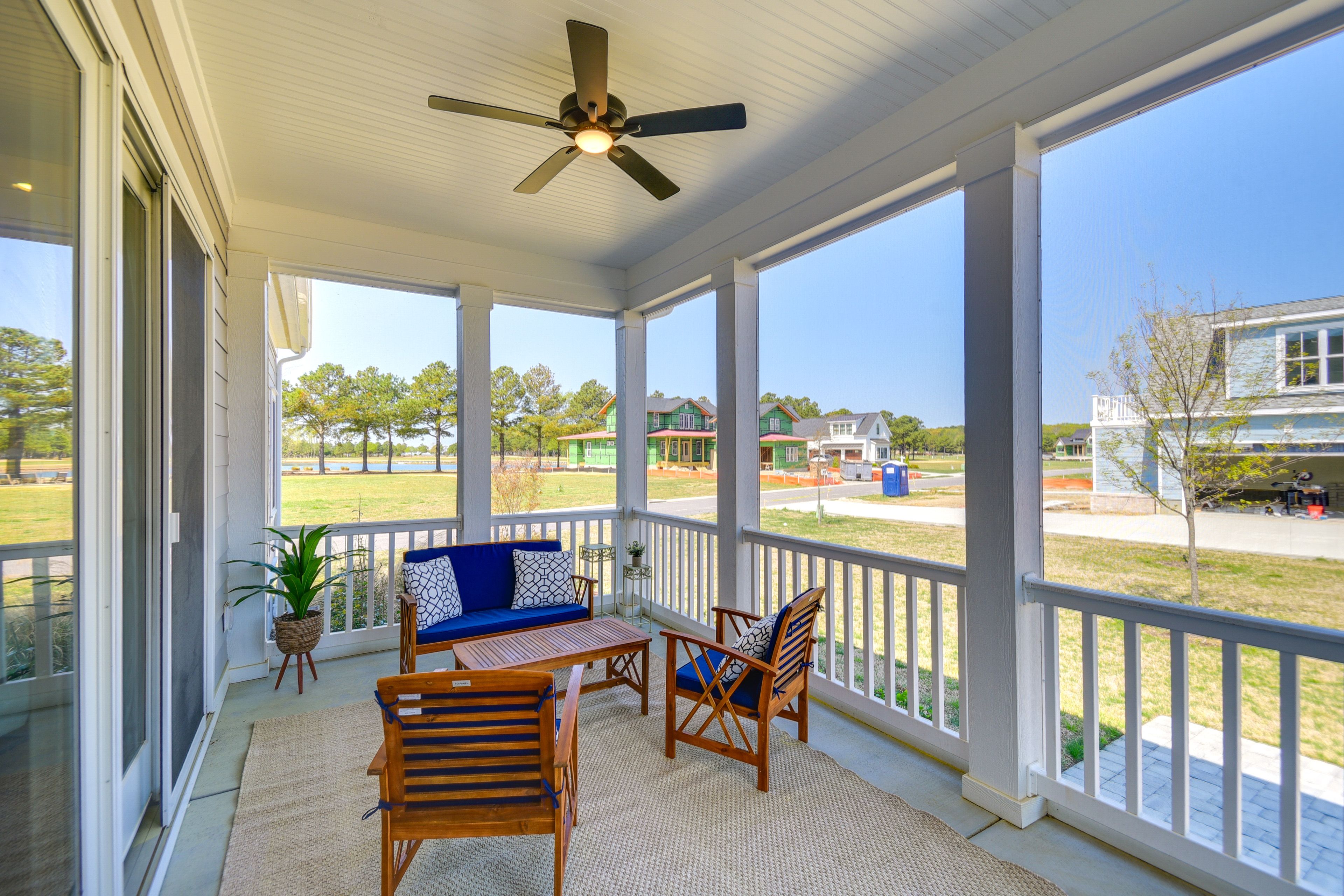 Screened-In Porch | Lounge Seating