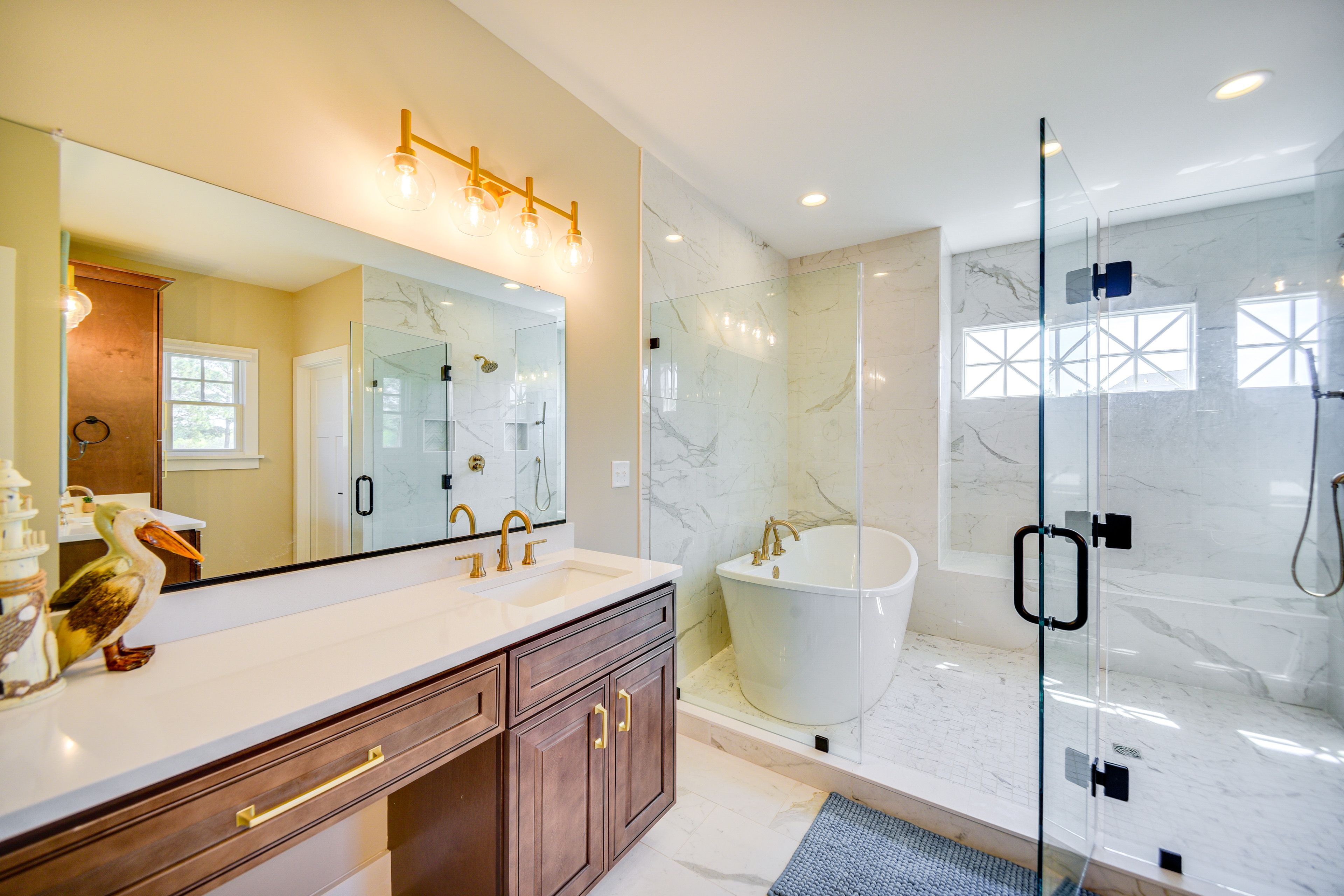 En-Suite Bathroom | Double Sinks | 1st Floor