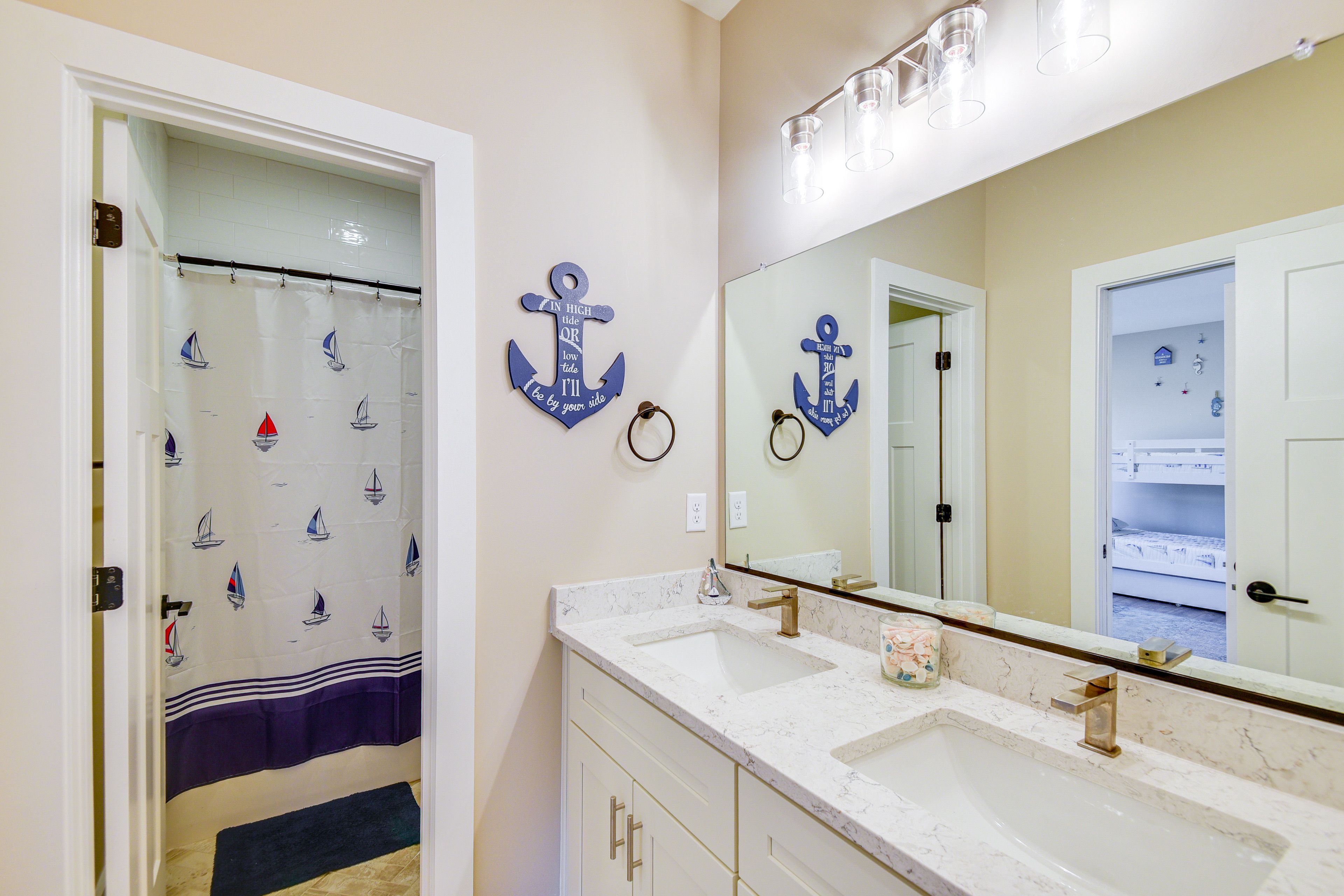 Full Bathroom | 2nd Floor