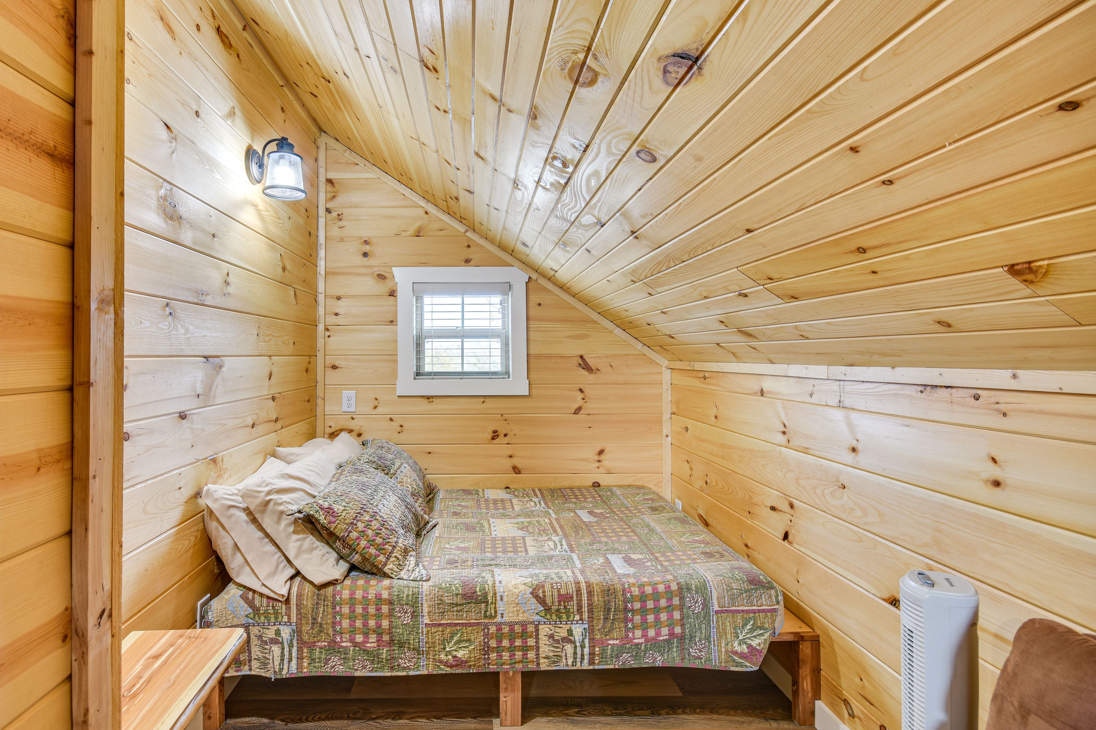 Bedroom 2 | Full Bed | Twin Bed | Twin Futon | 2nd Floor