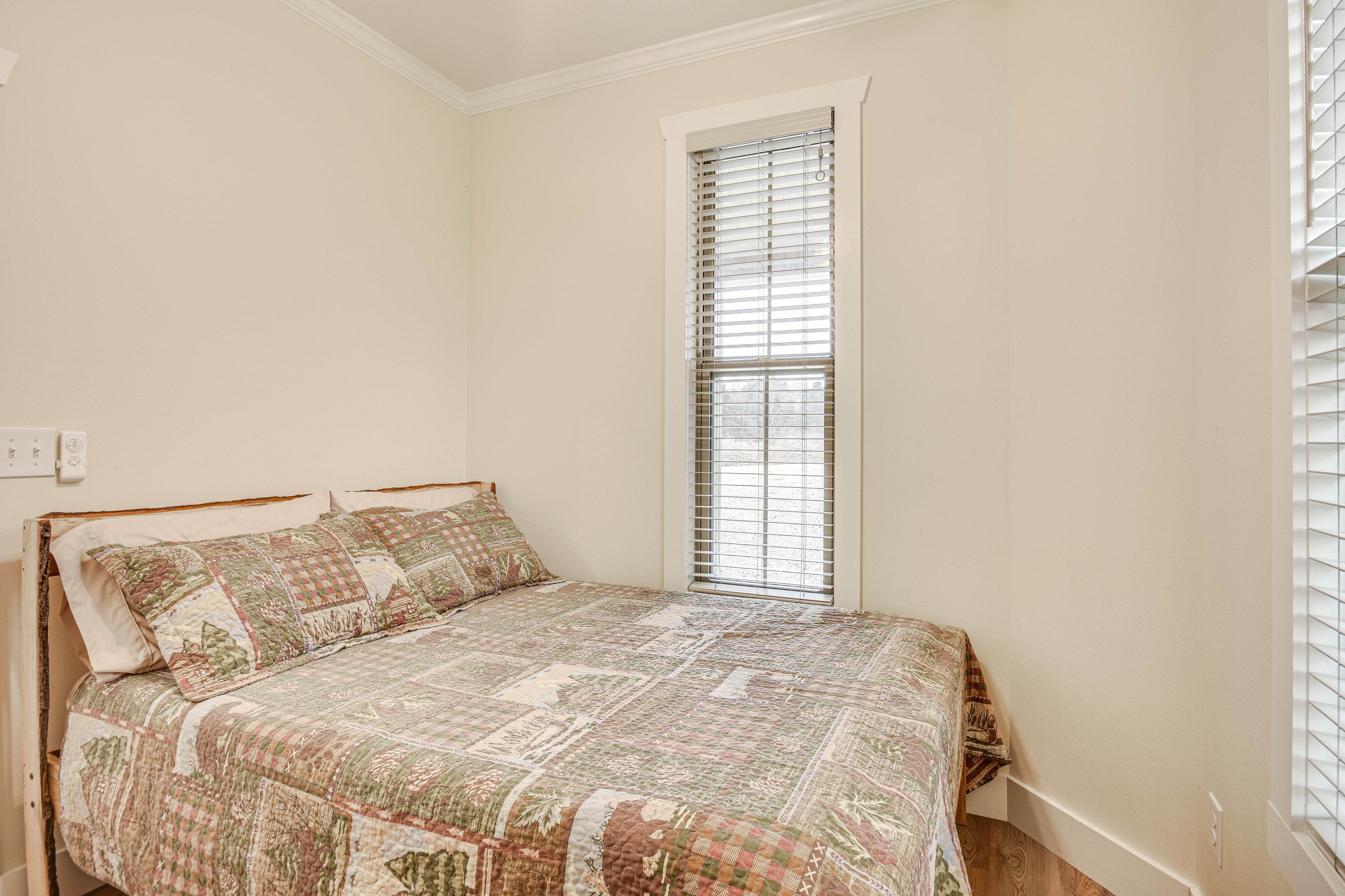 Bedroom 1 | Full Bed | 1st Floor