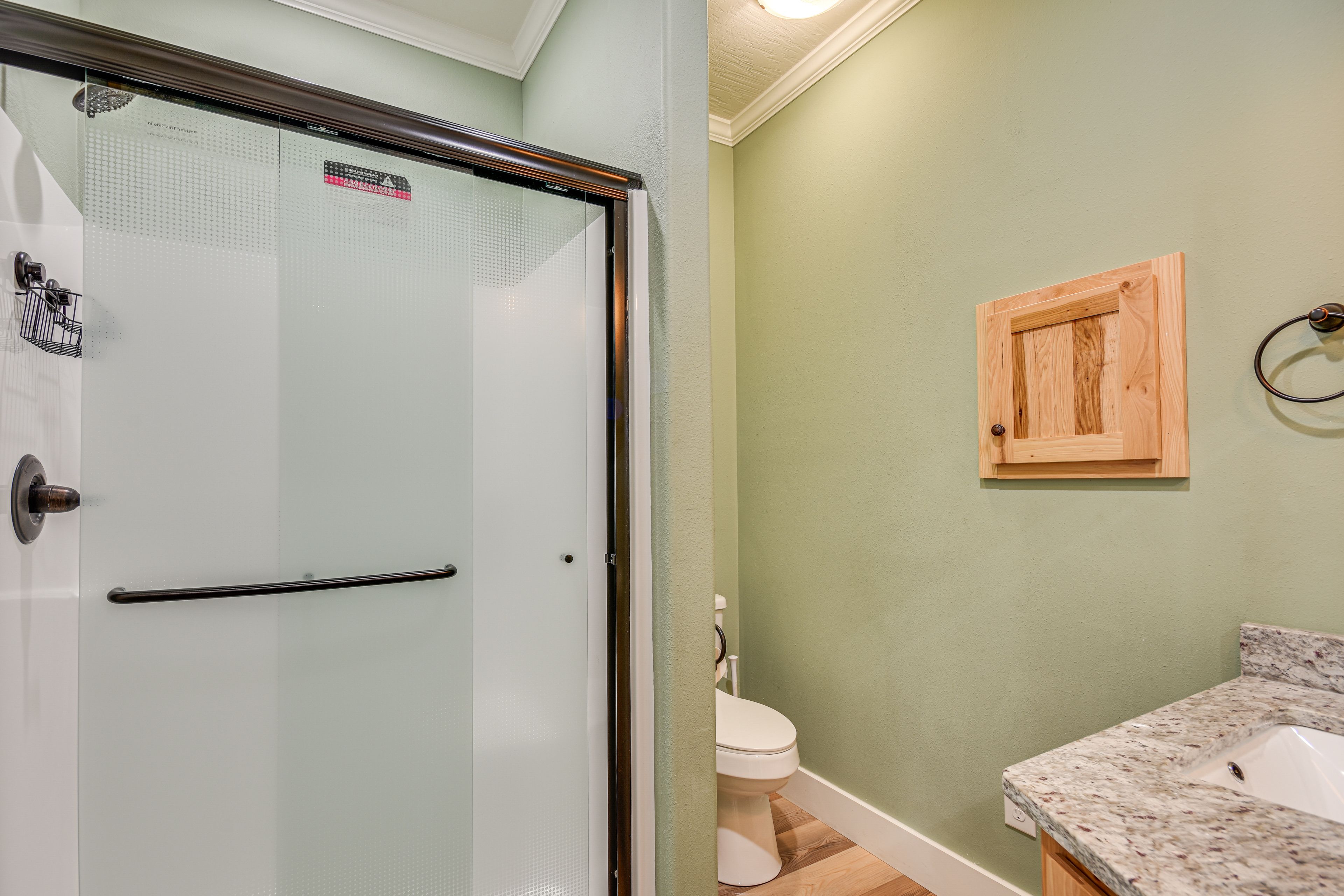 Full Bath | Towels | Hair Dryer | 1st Floor