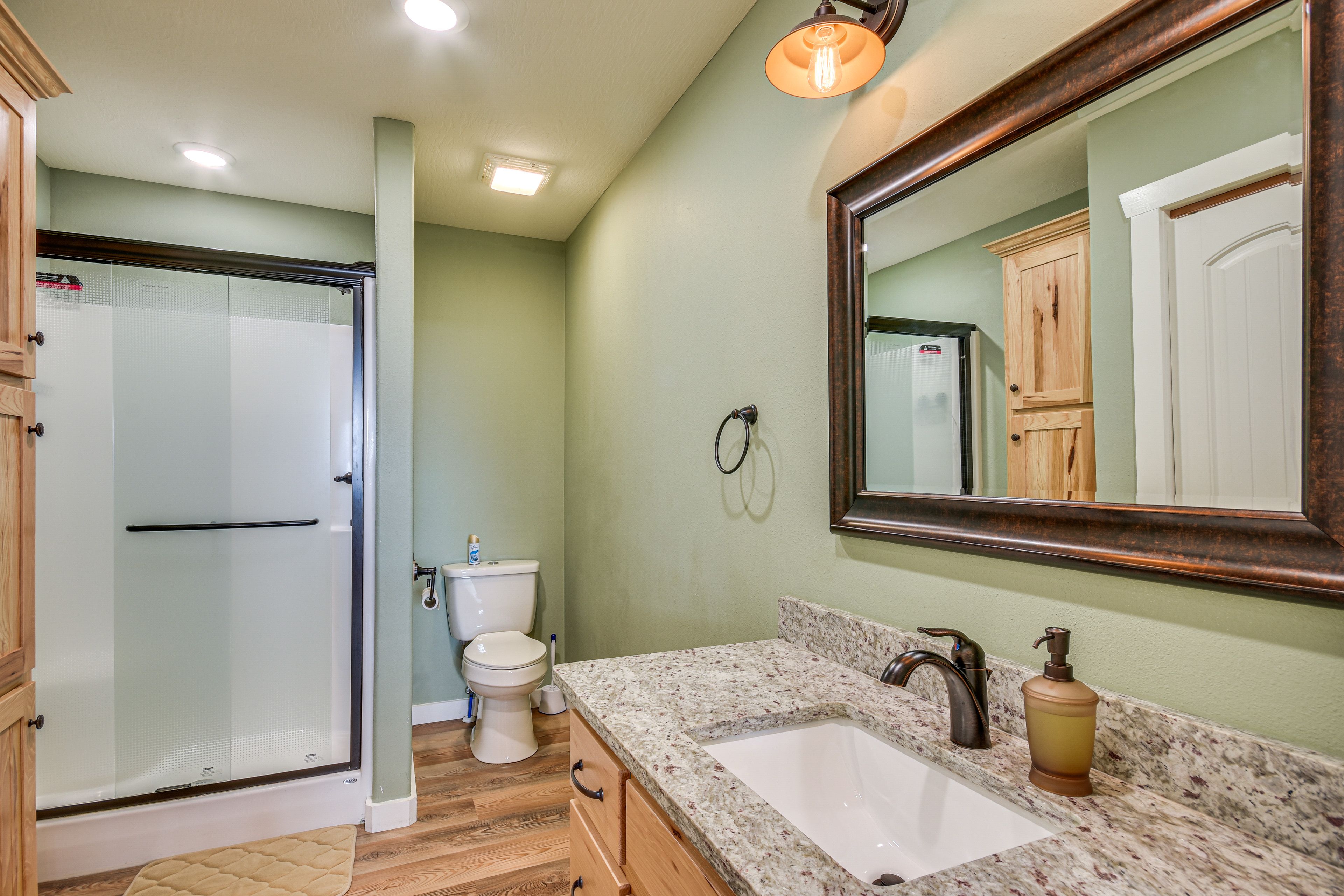 Full Bath | 2nd Floor