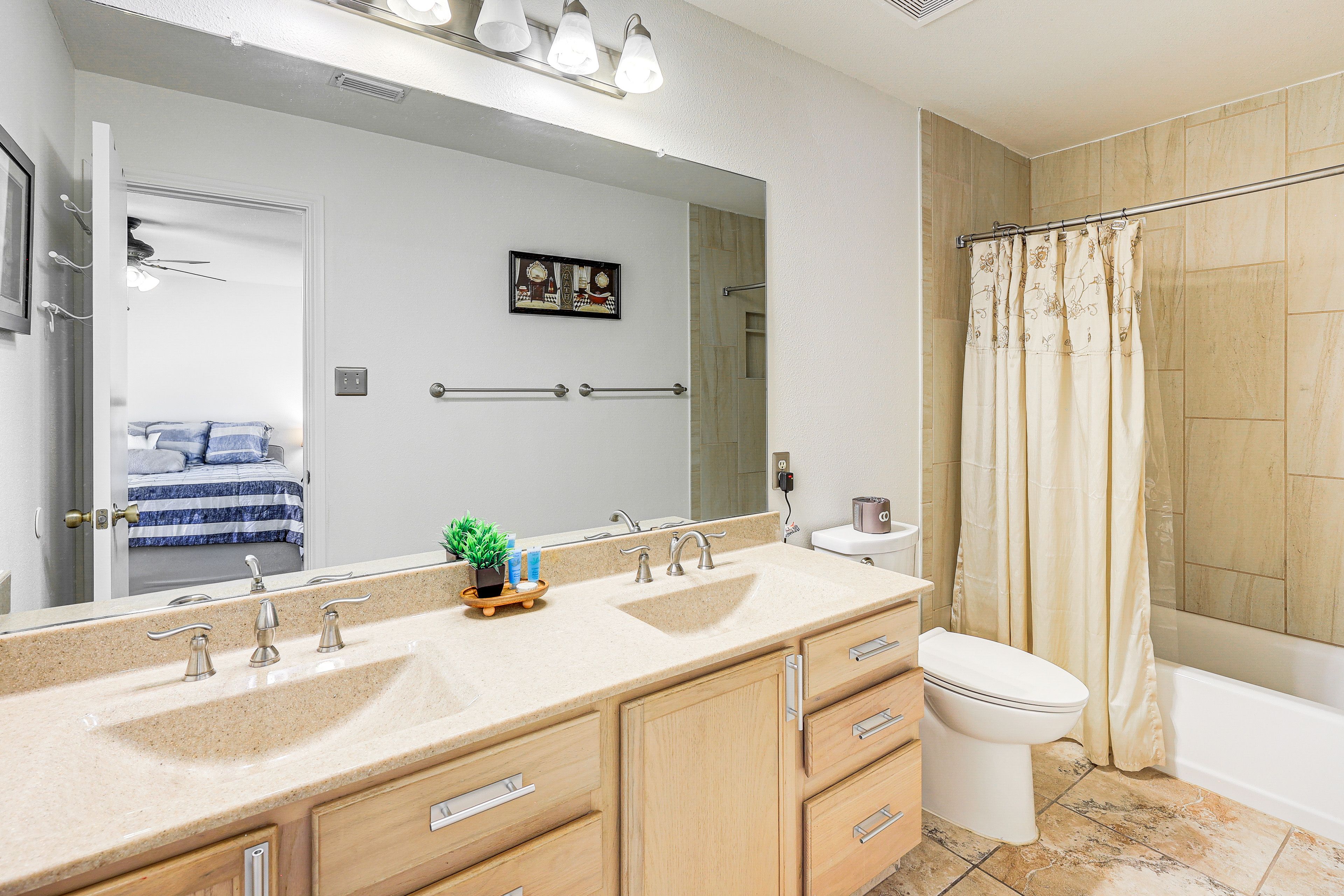 Full Bathroom | Shower/Tub Combo