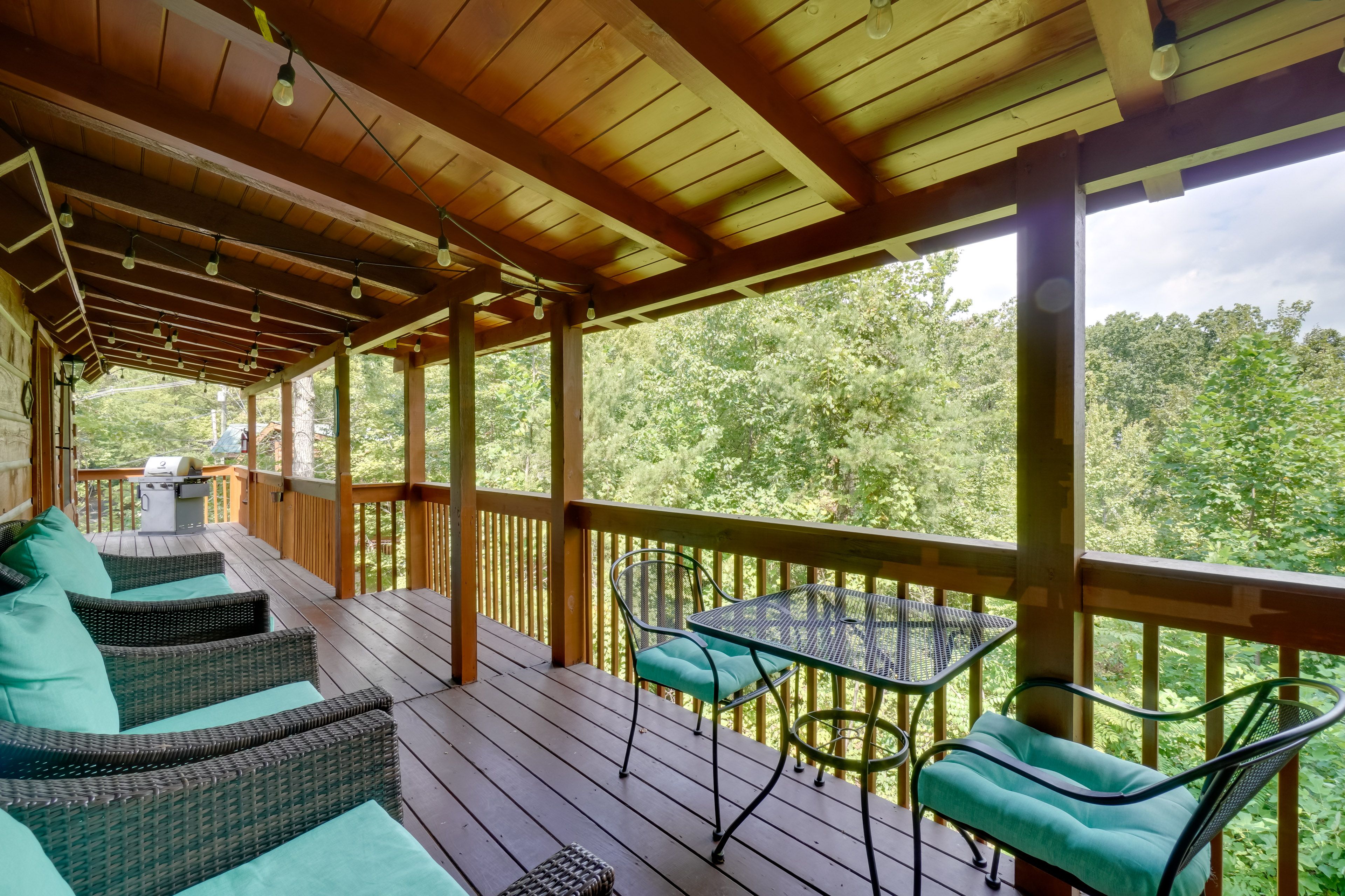 Wraparound Deck | Gas Grill