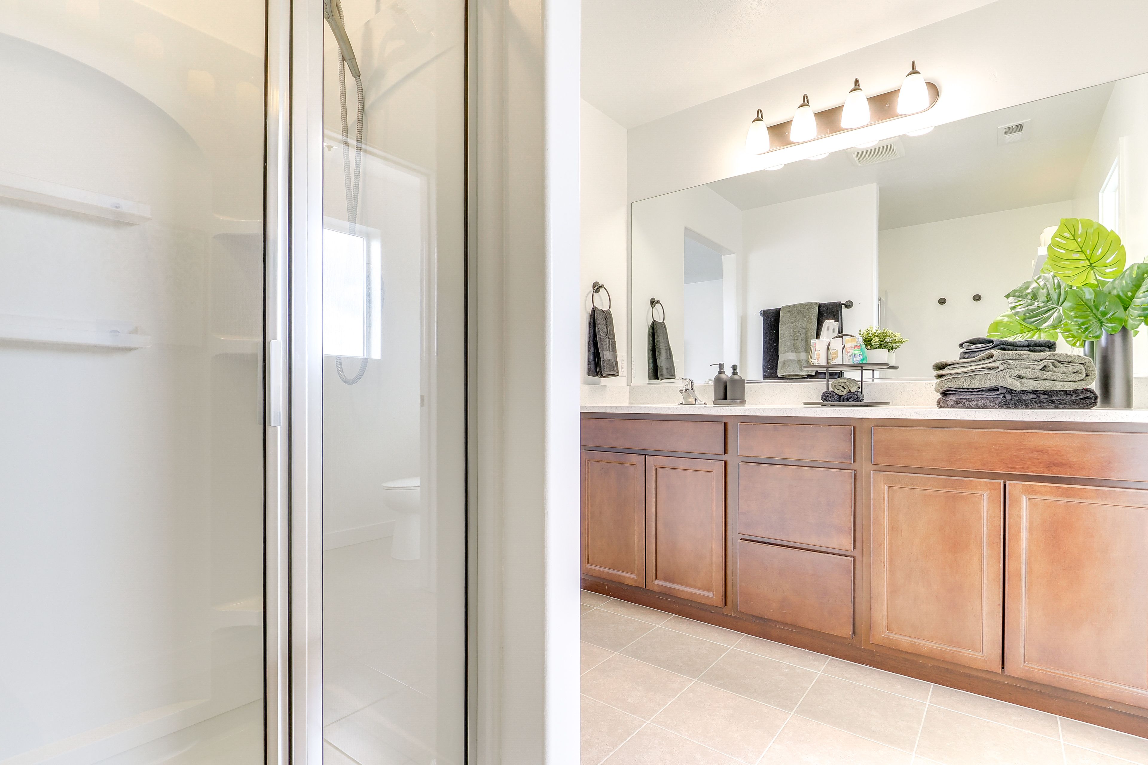 En-Suite Bathroom | 2nd Floor | Towels Provided