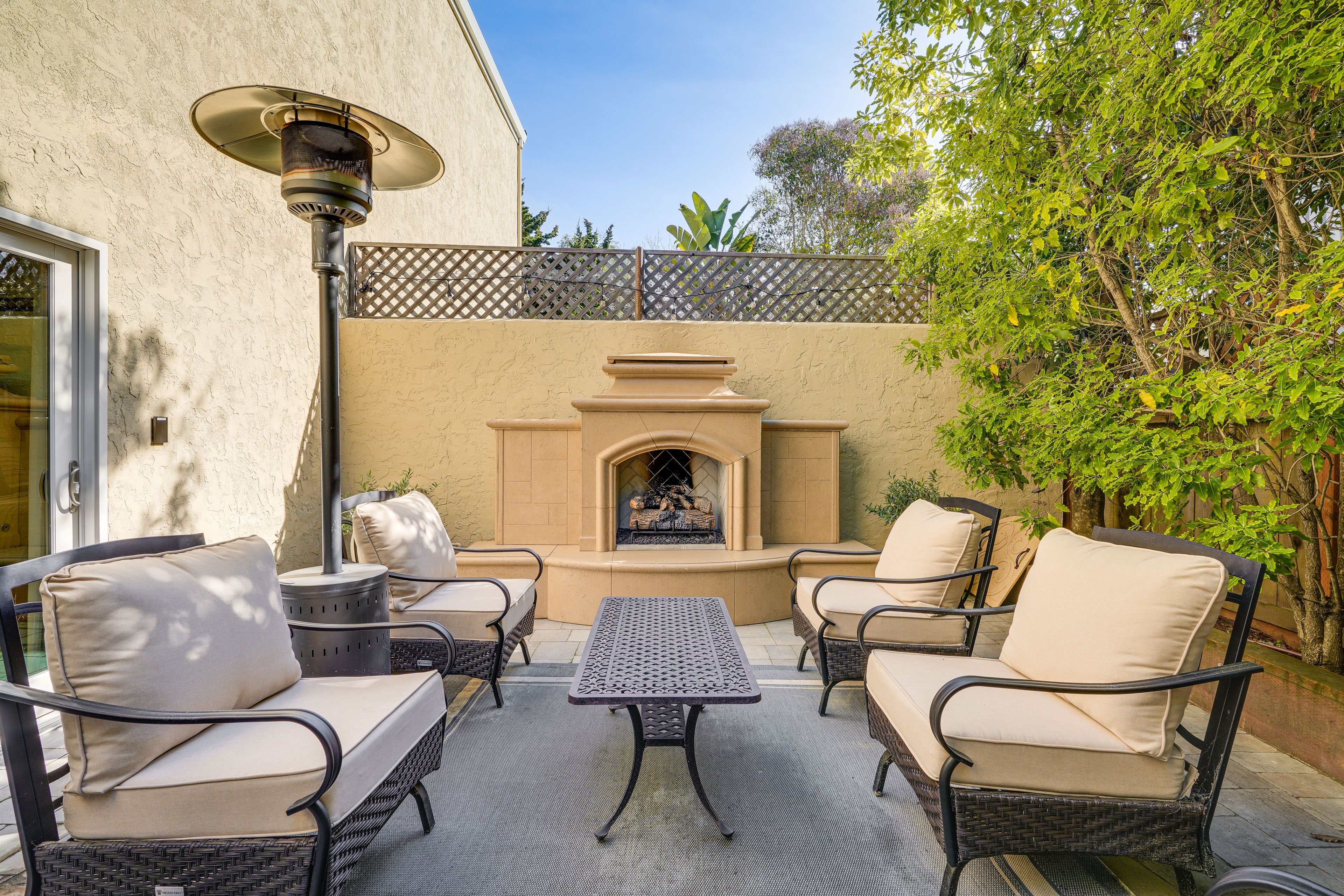 Private Patio | Dining Table
