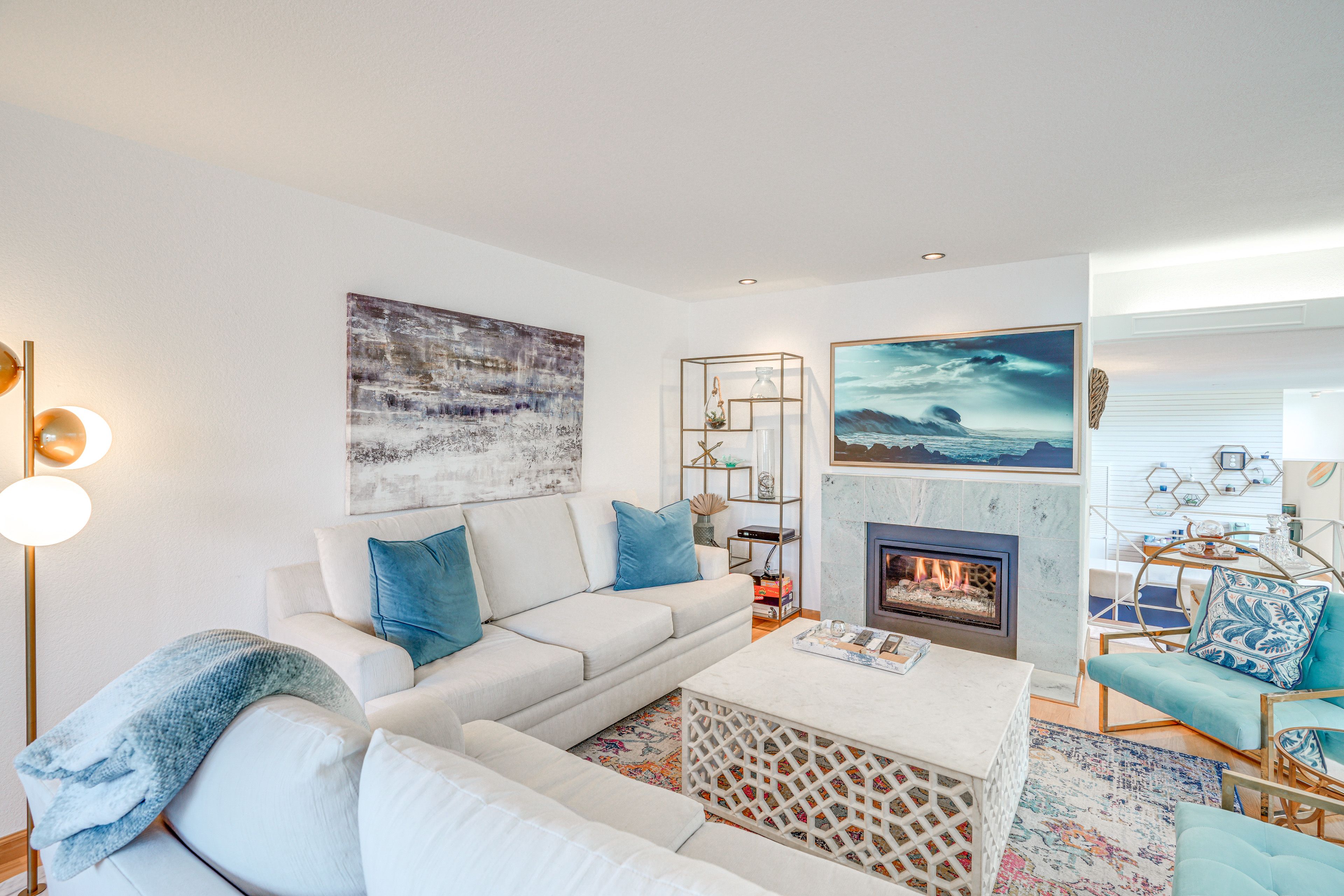Living Room | 2nd Floor | Smart TV | Books/Board Games