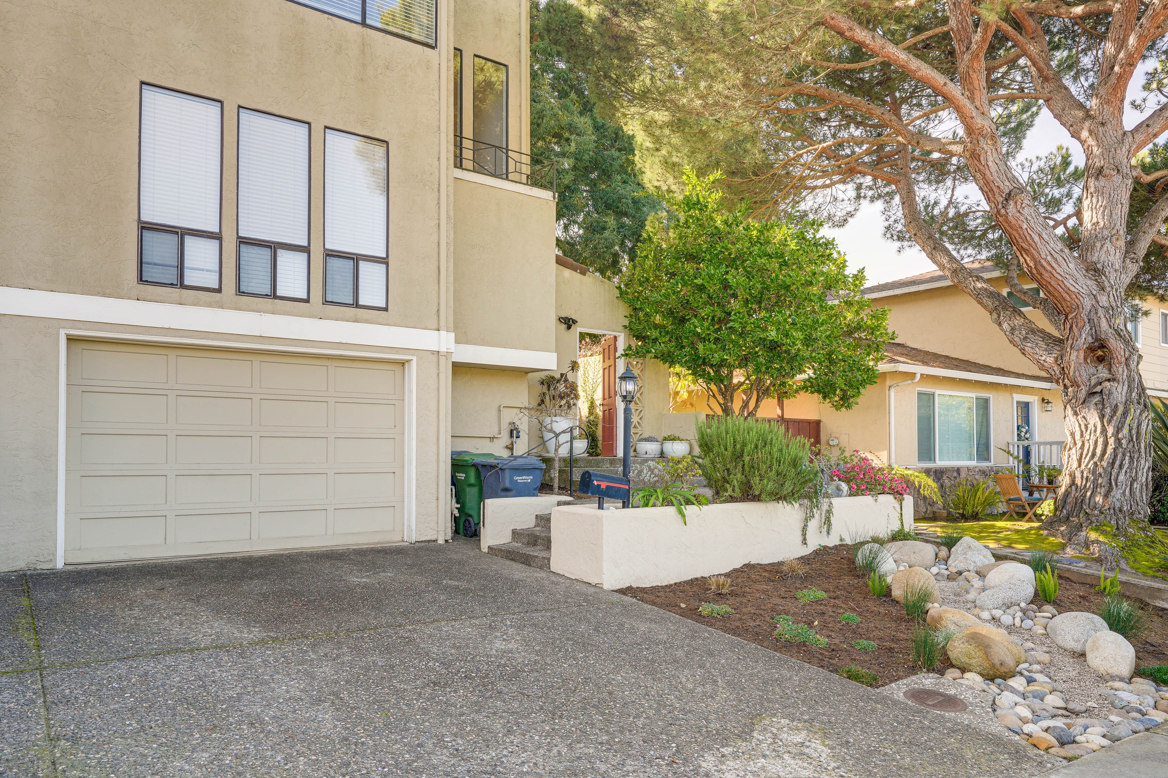 Parking | Driveway (1 Vehicle) | Free Street Parking (First-Come, First-Served)