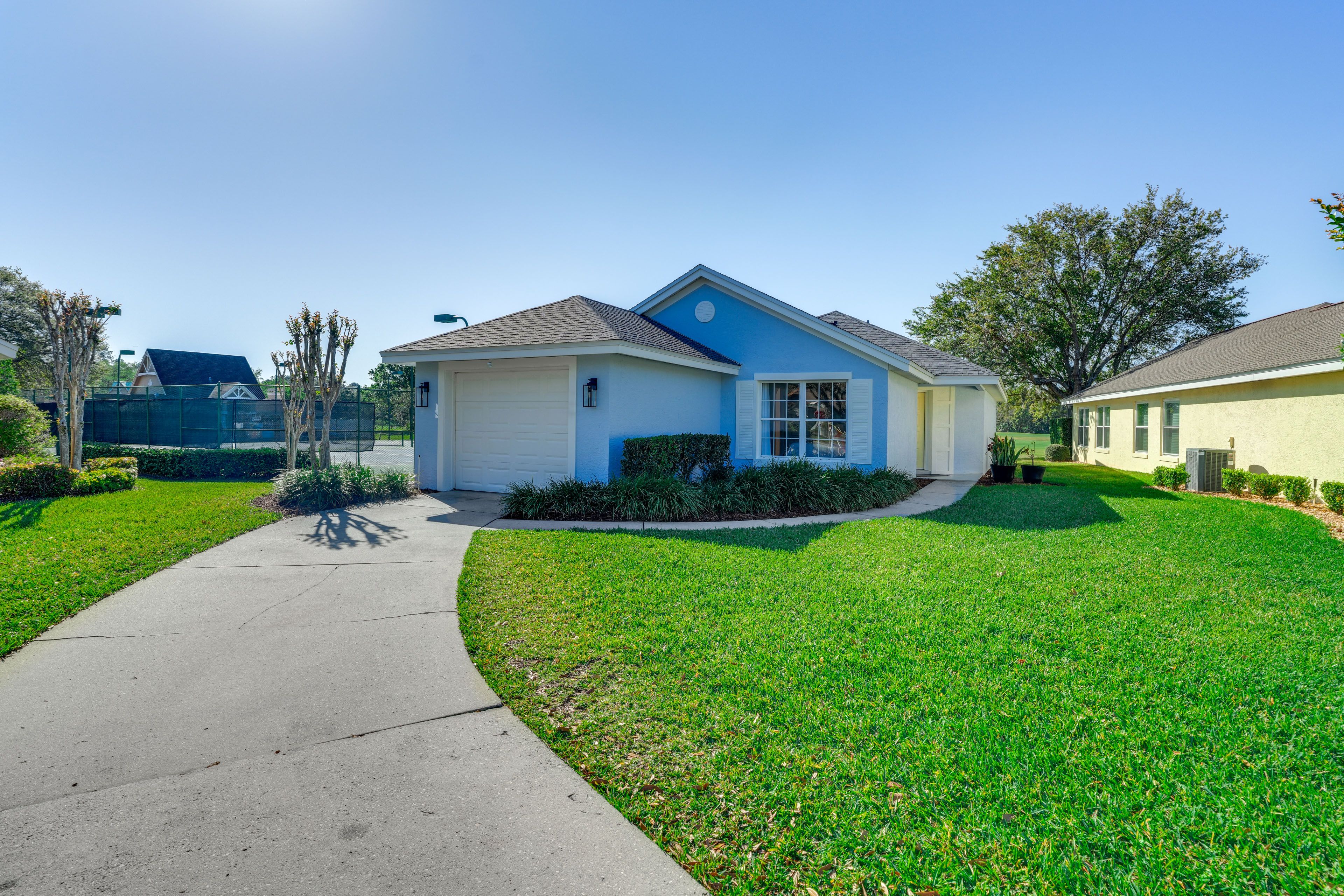Exterior | Driveway (2 Vehicles)