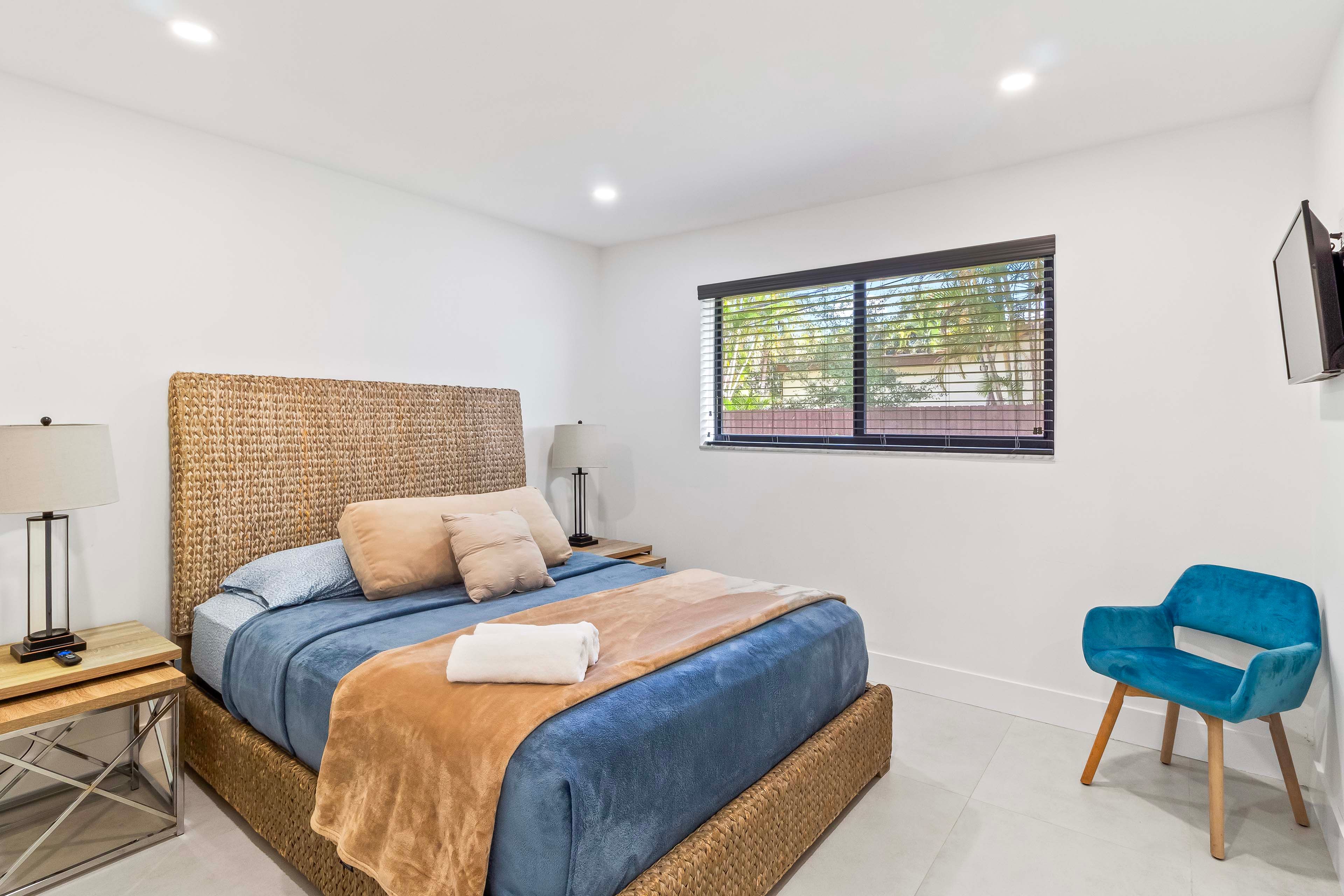 Bedroom 3 | Queen Bed