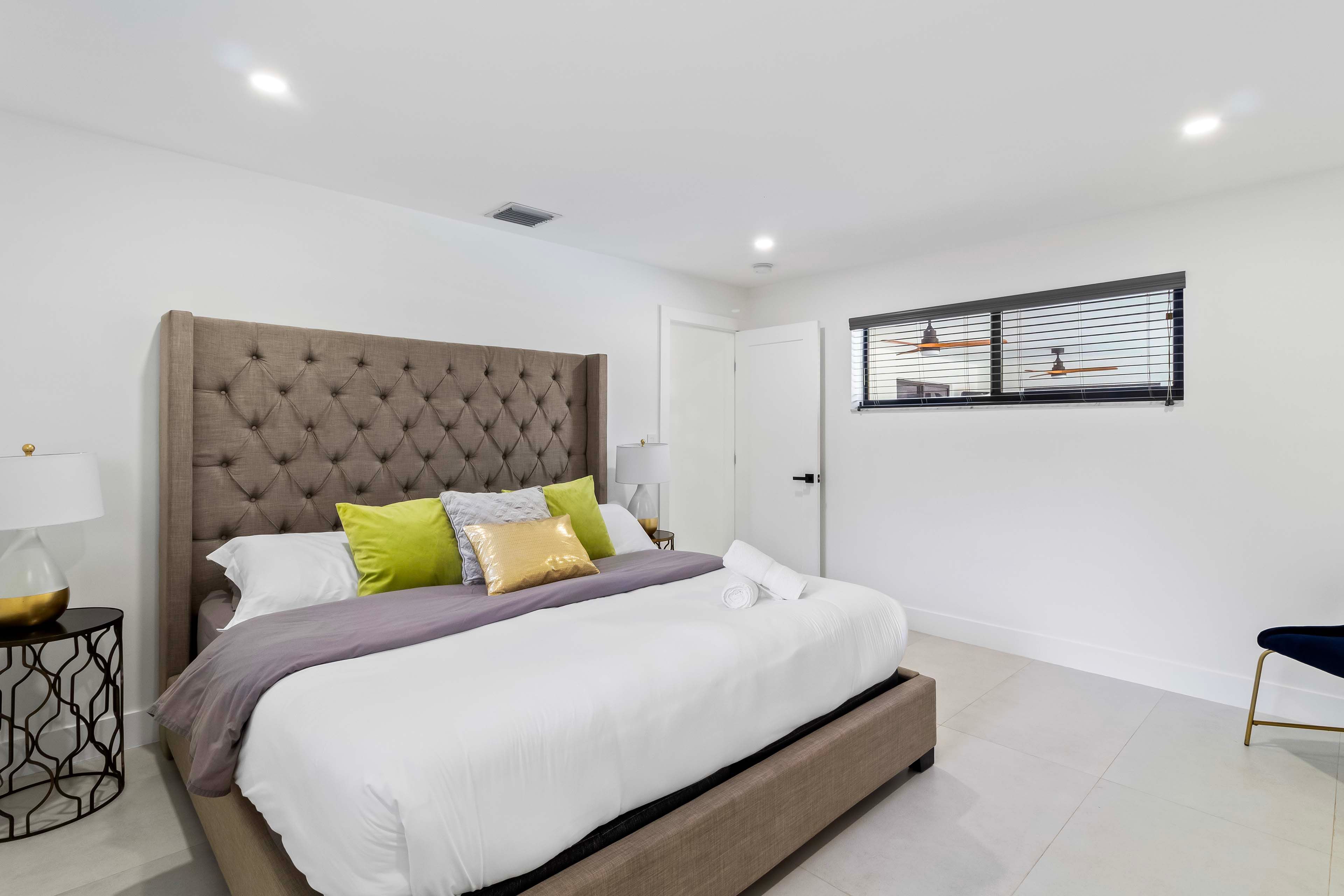 Bedroom 1 | King Bed