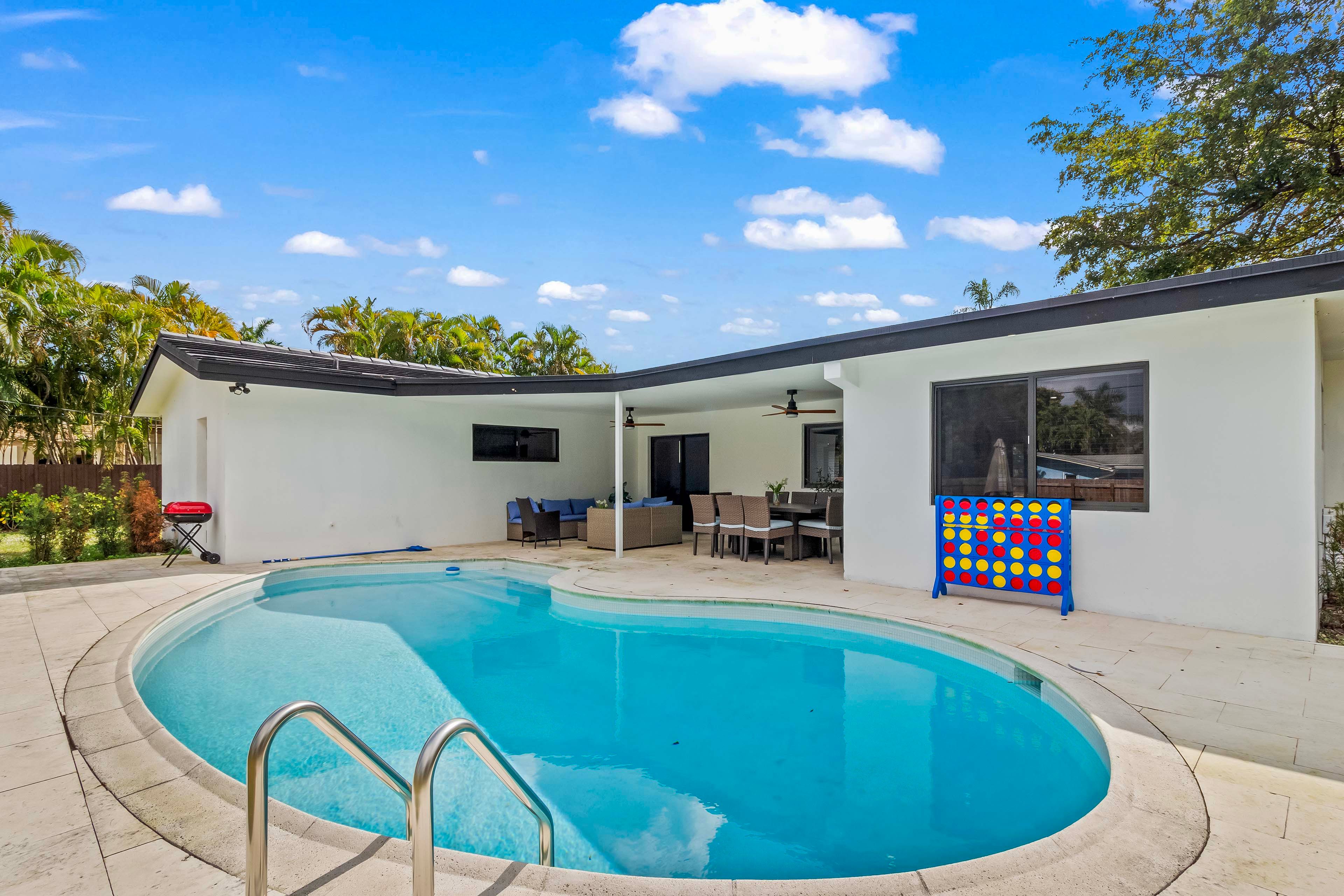 Hollywood Vacation Rental | 3BR | 2BA | 1 Step Required | 1,800 Sq Ft