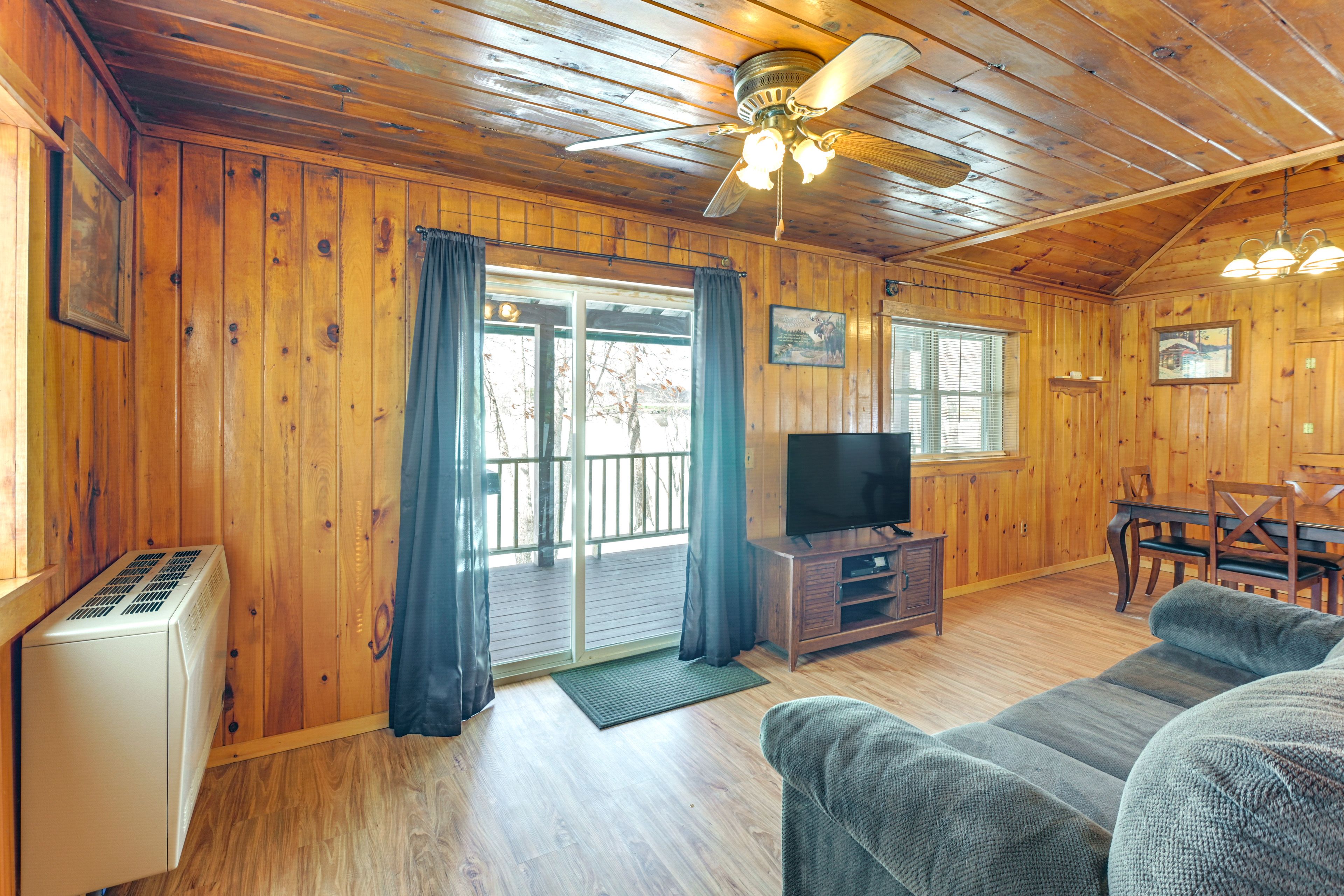 Living Room | Free WiFi | Smart TV | Sleeper Sofa | 1st Floor