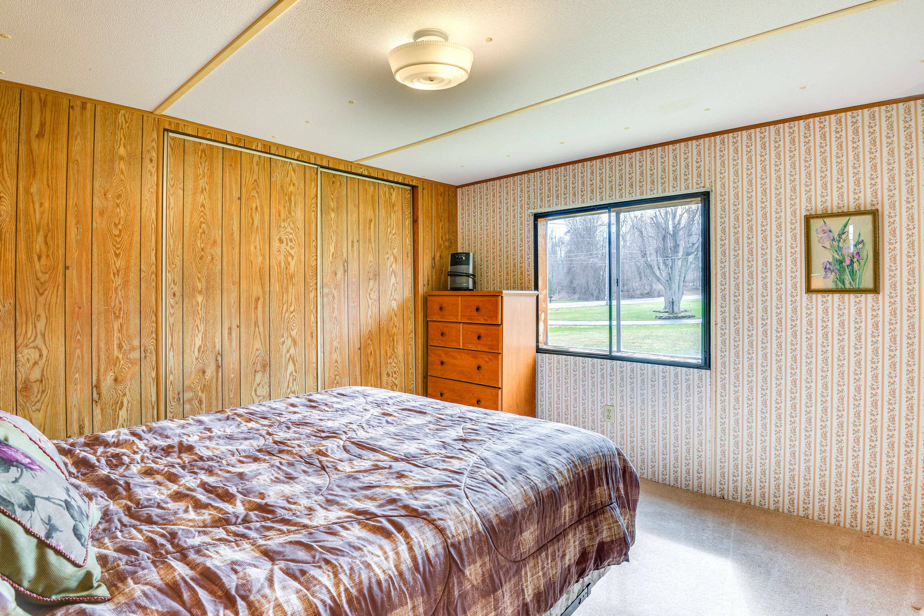 Bedroom 1 | Queen Bed | Linens Provided
