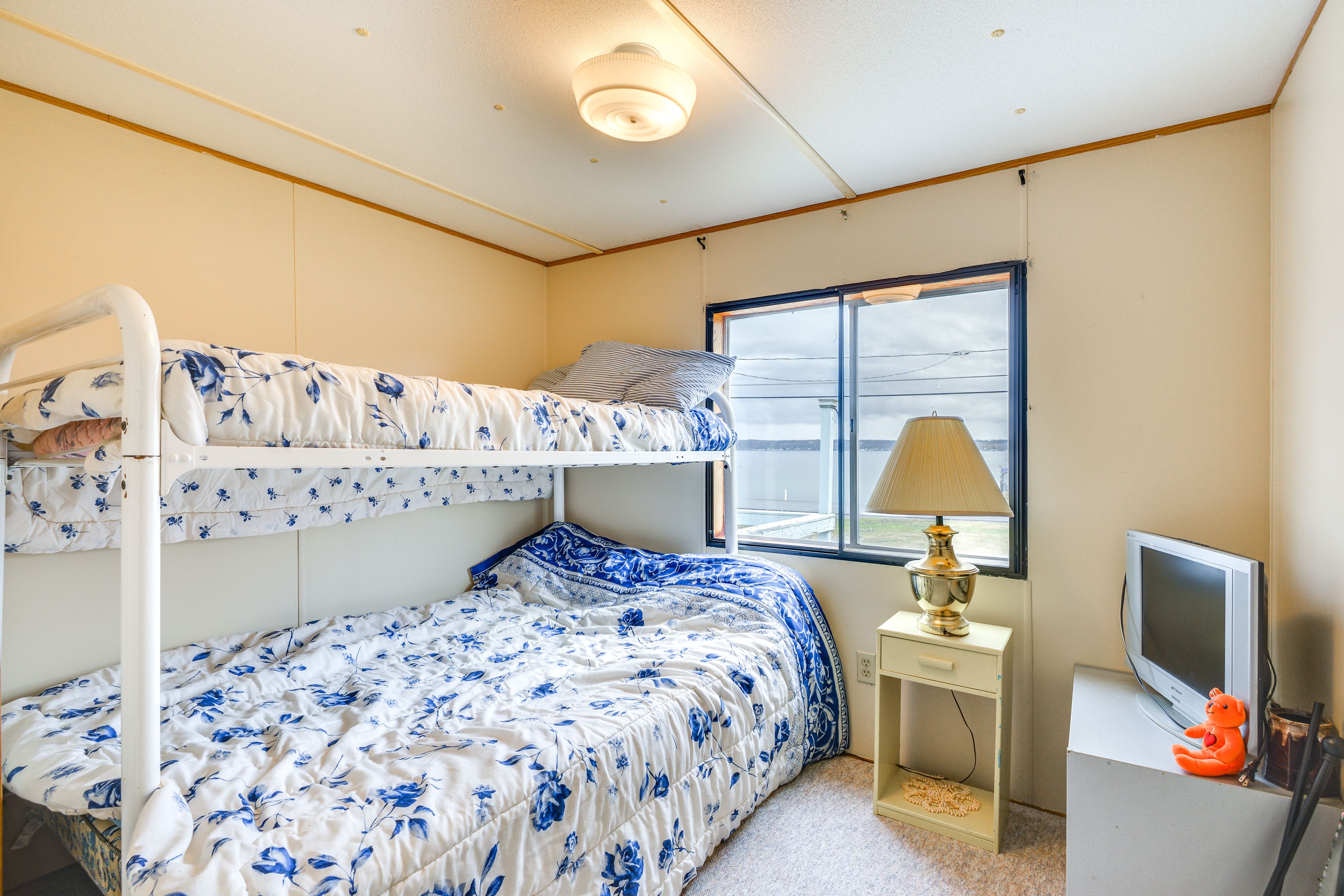 Bedroom 2 | Twin/Full Bunk Bed | TV