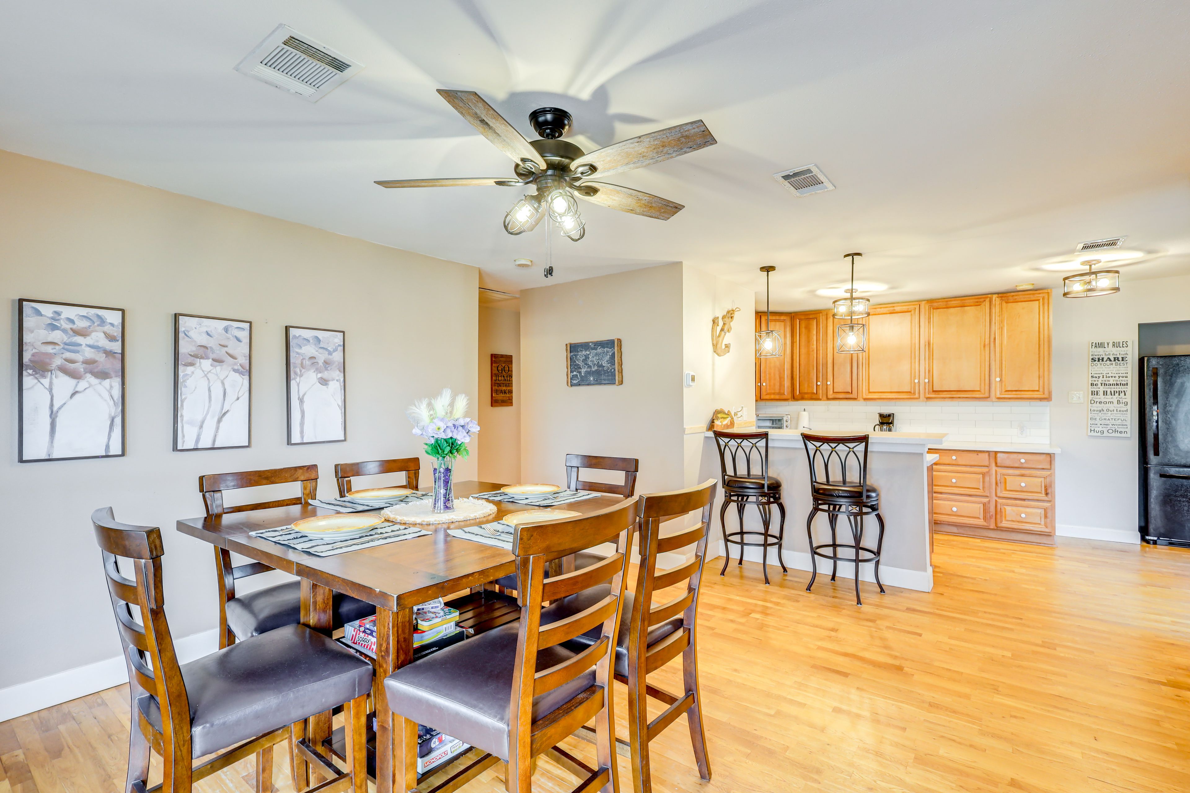 Dining Area | Dishware/Flatware Provided
