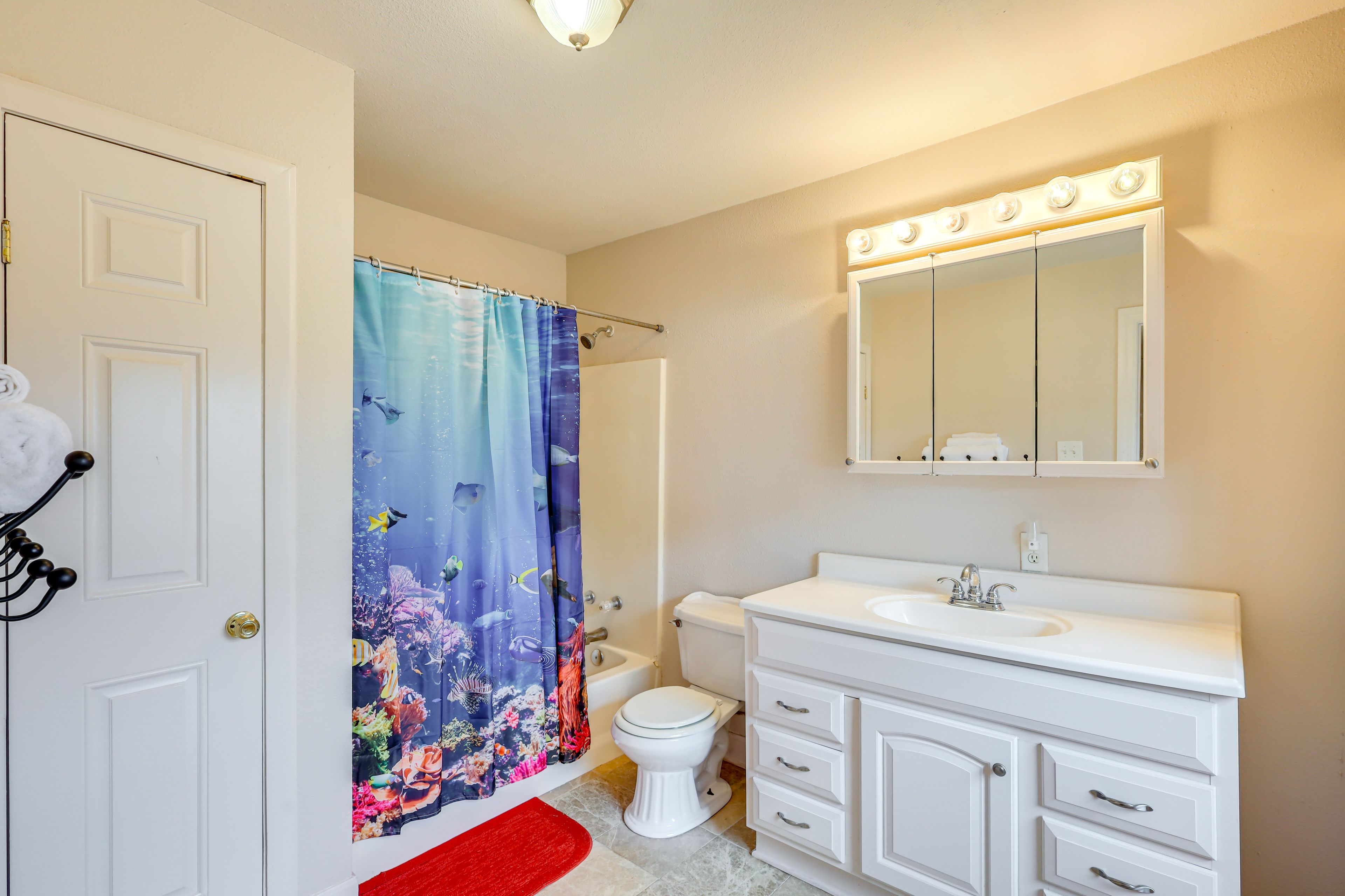 En-Suite Bathroom | Towels Provided