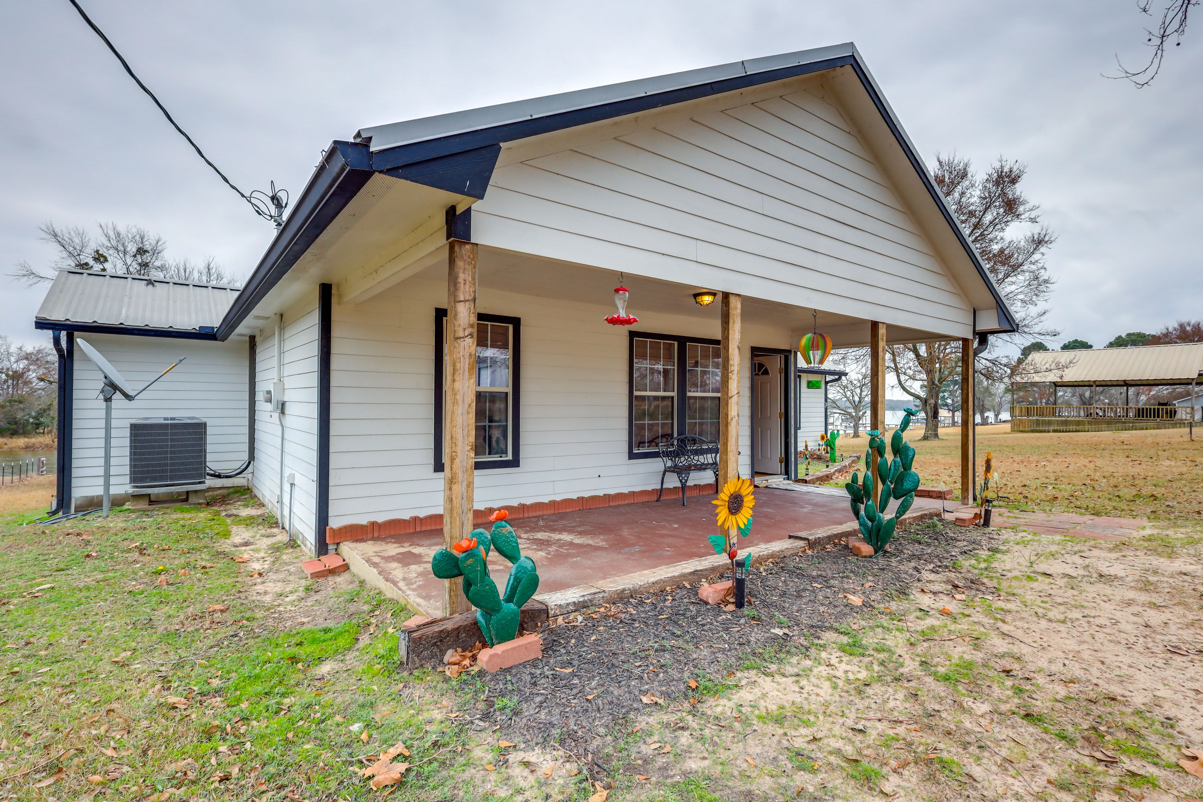 Cottage Exterior | Front Entrance