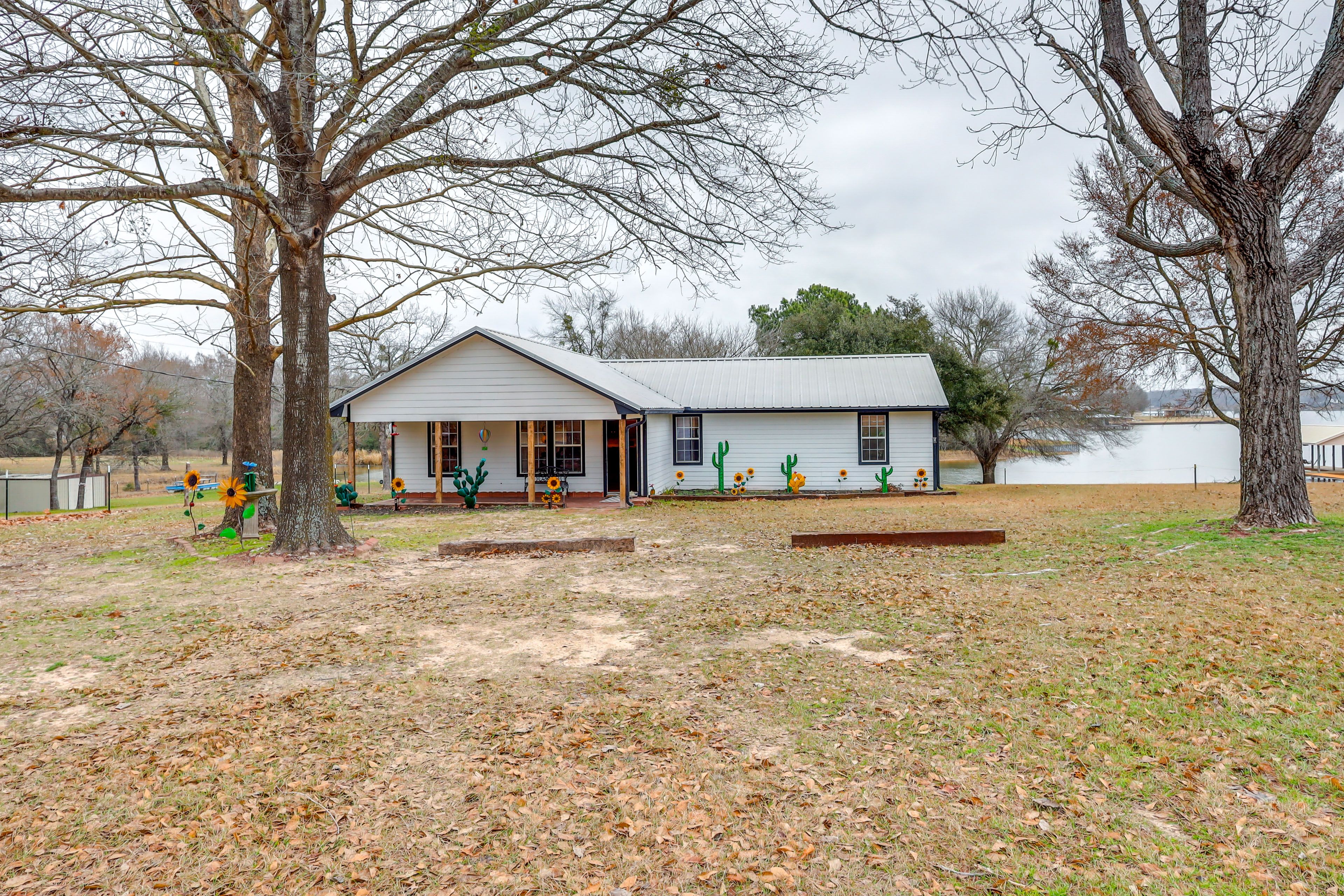 Parking | Driveway (3 Vehicles) | RV/Boat Parking Allowed