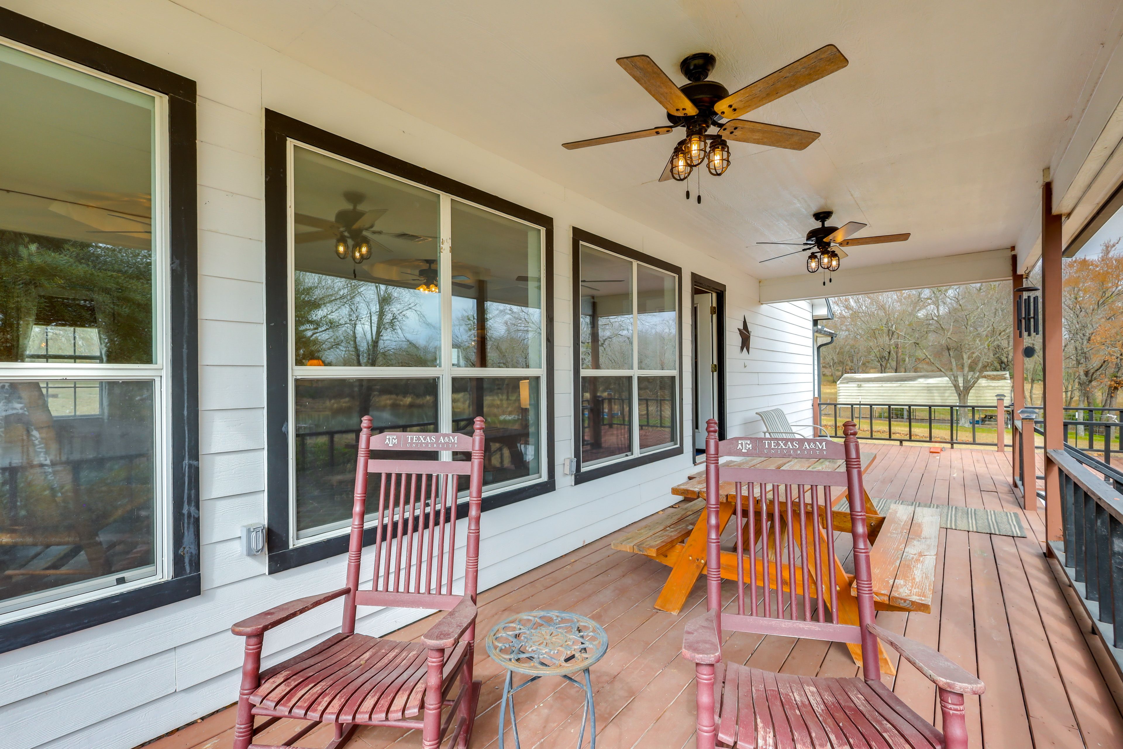 Covered Deck | Ceiling Fans | Picnic Table