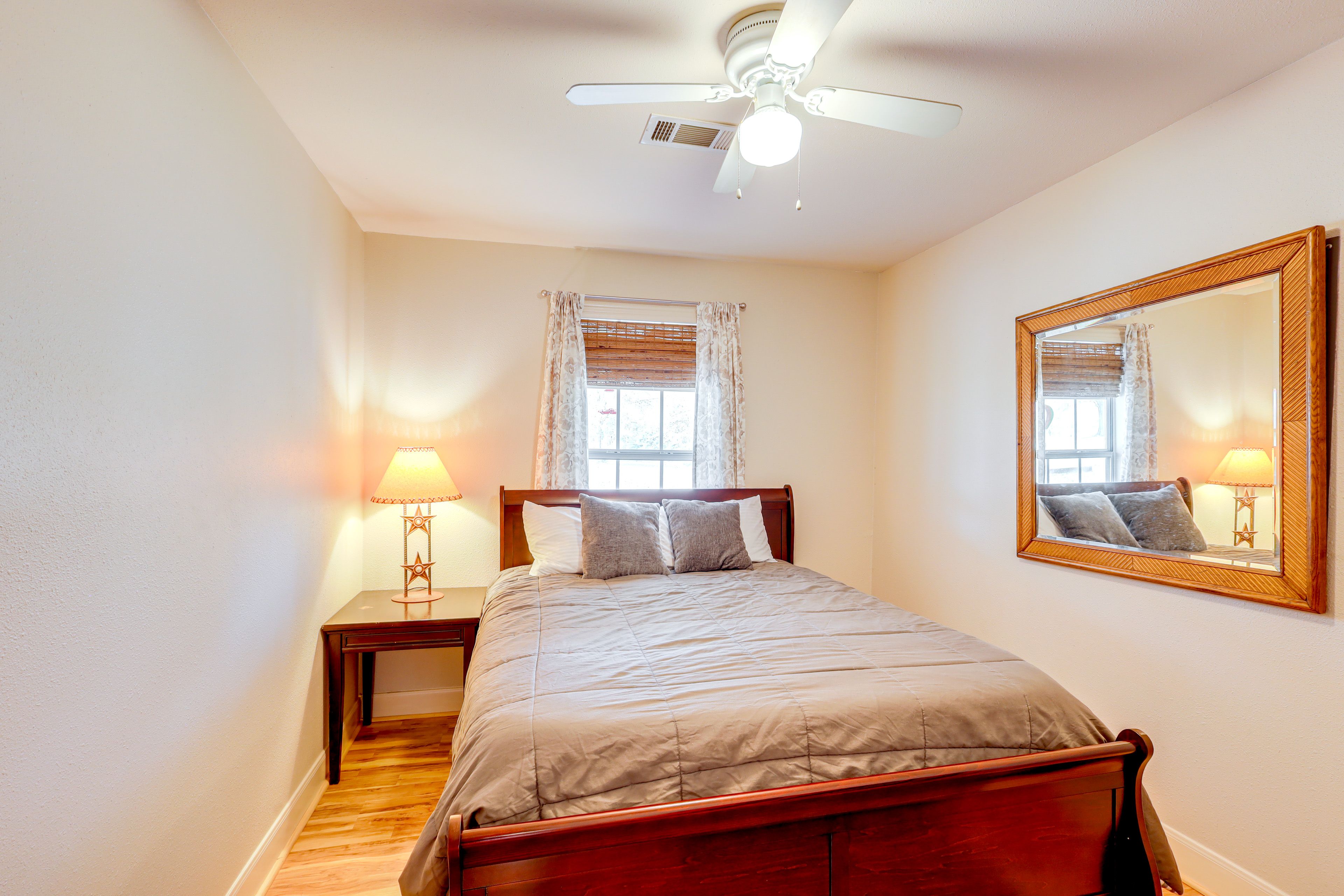 Bedroom 2 | Queen Bed